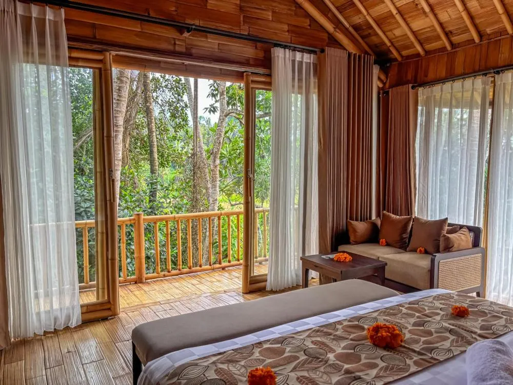 Bed in Wadari Retreat Villa Ubud