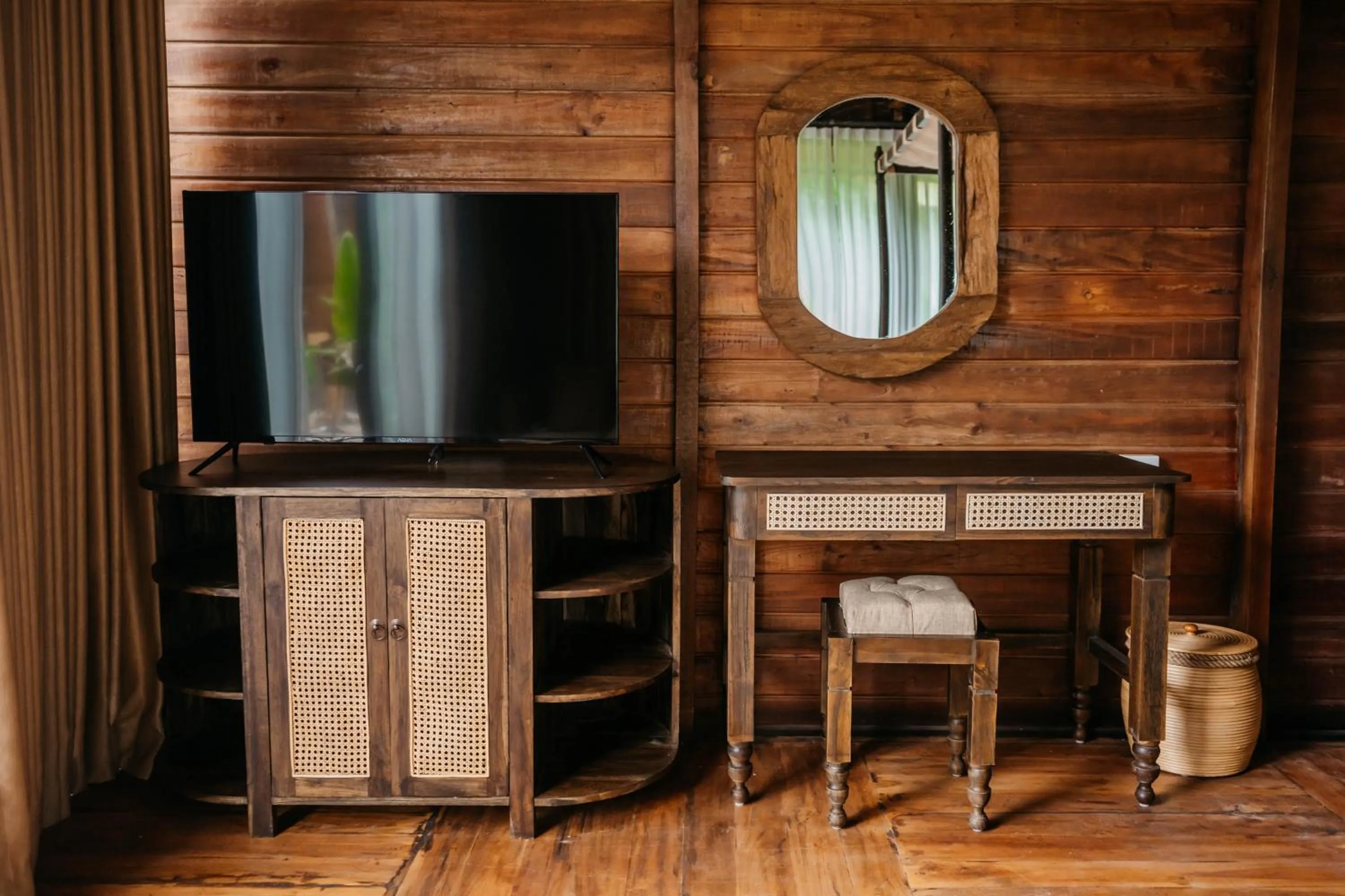 TV and multimedia in Wadari Retreat Villa Ubud