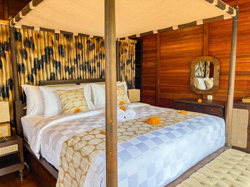 Bed in Wadari Retreat Villa Ubud