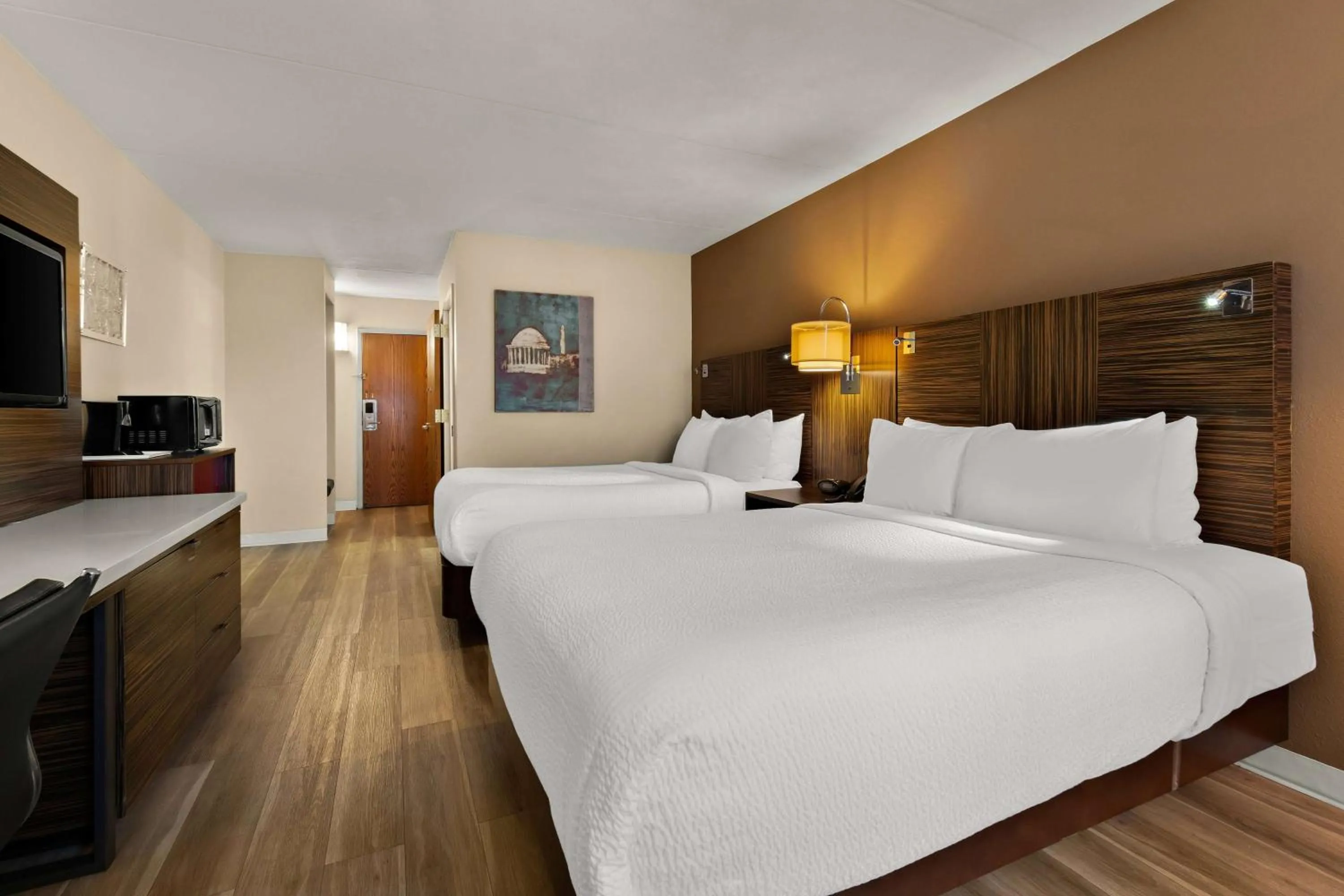 Photo of the whole room, Bed in Ramada by Wyndham Harrisburg/Hershey Area