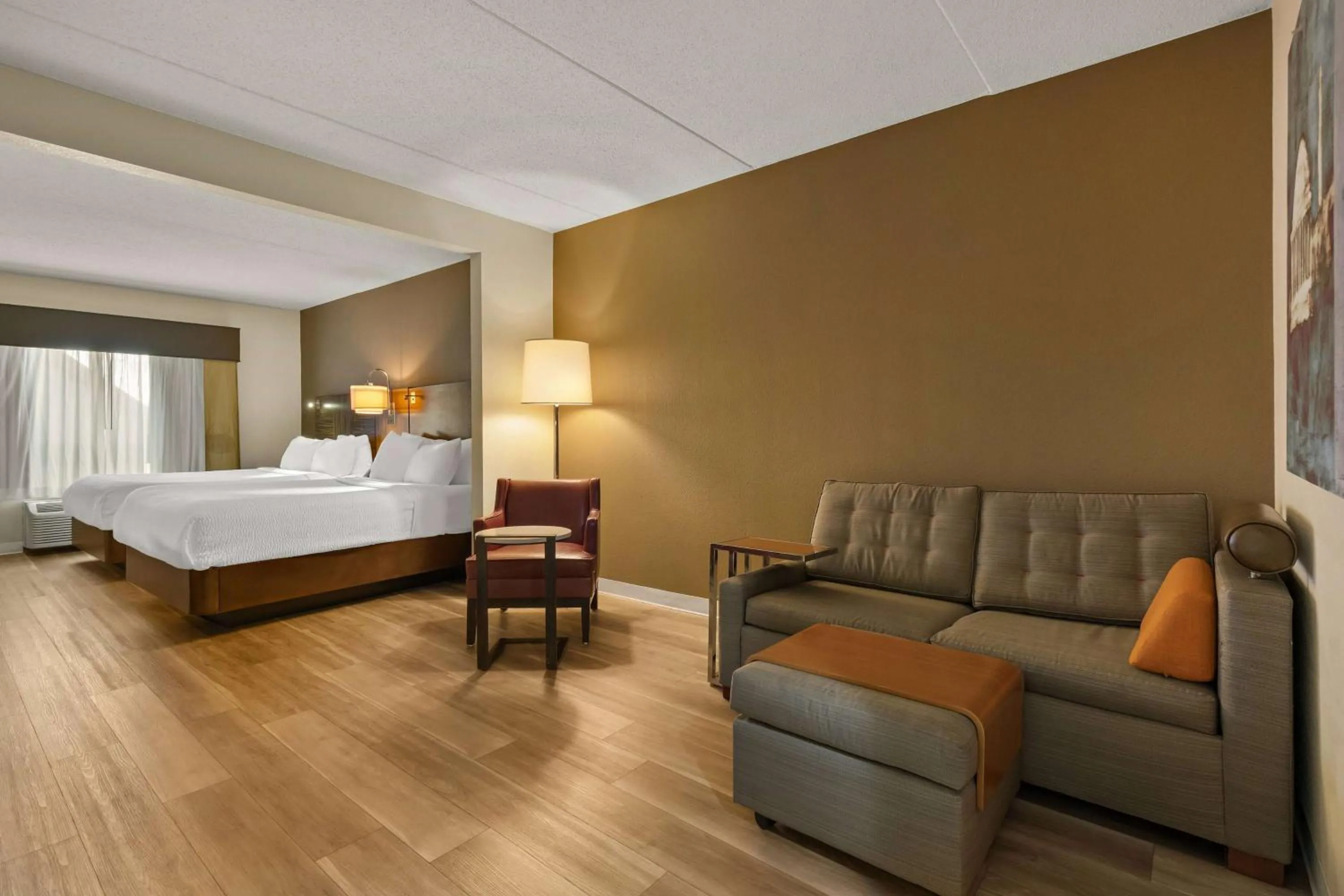 Photo of the whole room, Bed in Ramada by Wyndham Harrisburg/Hershey Area