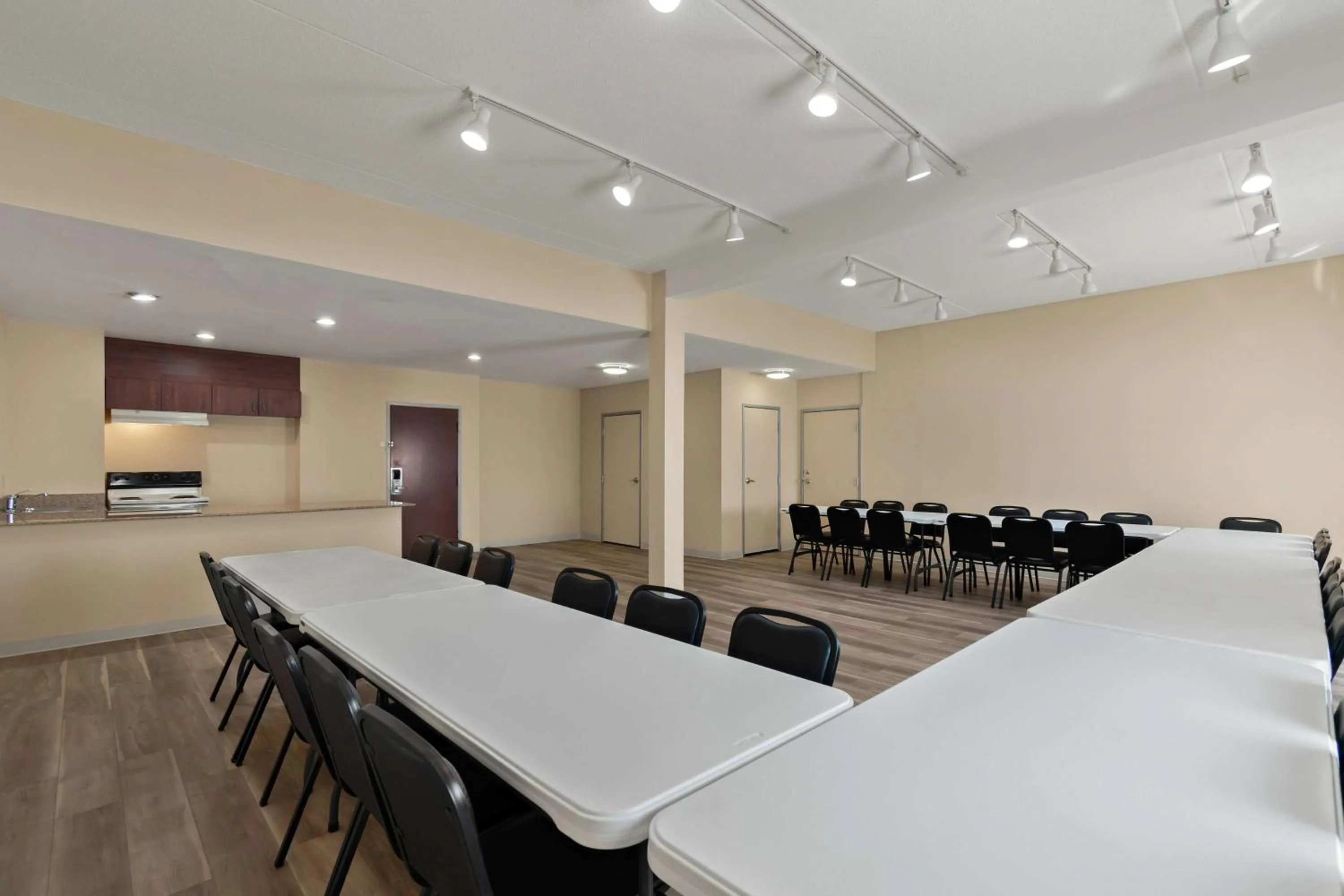 Meeting/conference room in Ramada by Wyndham Harrisburg/Hershey Area