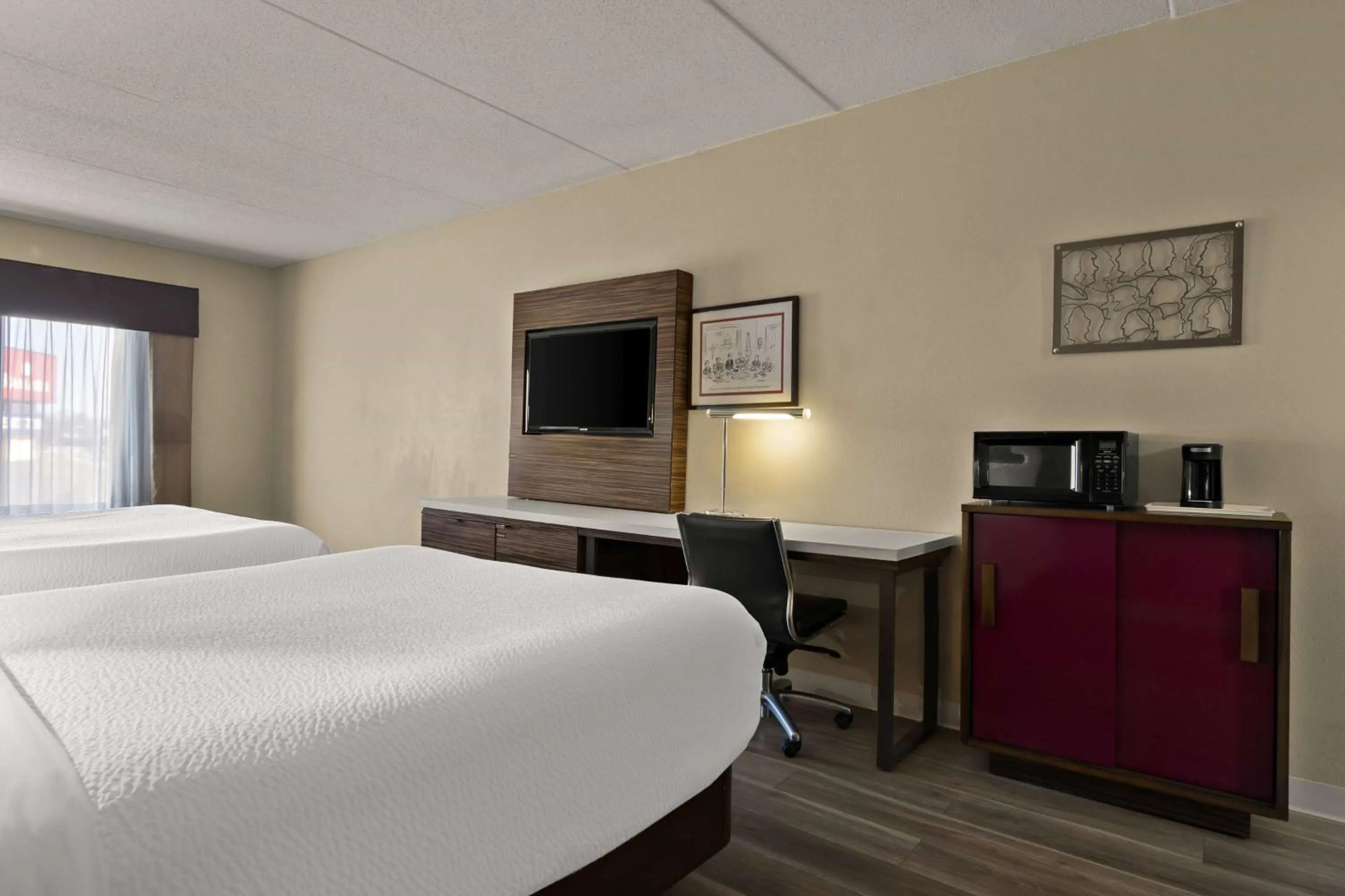 Photo of the whole room, Bed in Ramada by Wyndham Harrisburg/Hershey Area