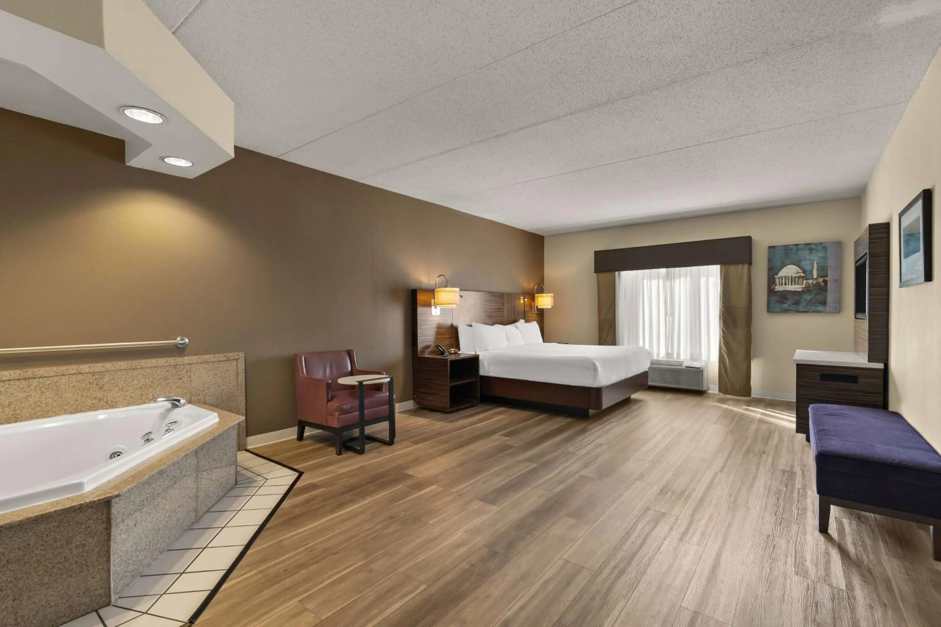 Photo of the whole room, Bed in Ramada by Wyndham Harrisburg/Hershey Area