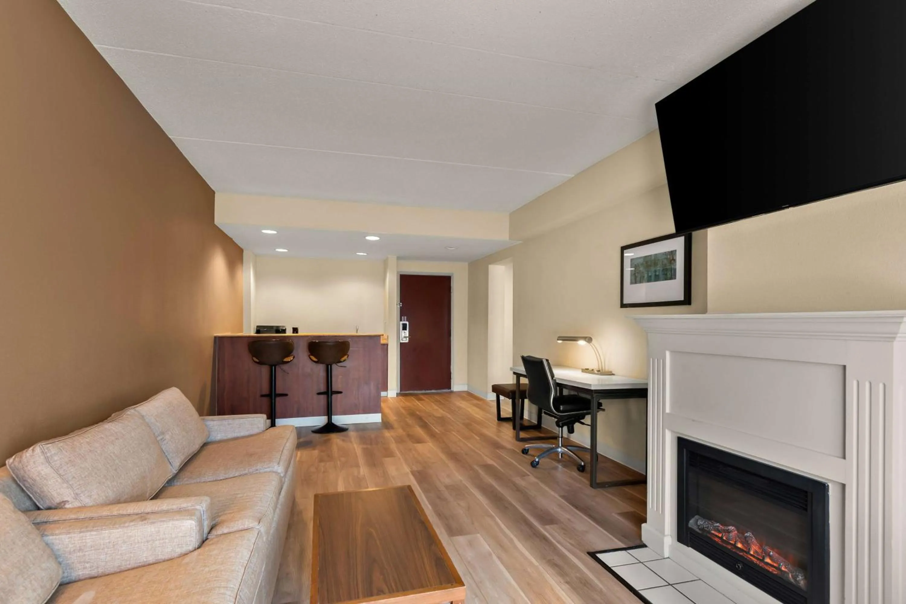 Photo of the whole room in Ramada by Wyndham Harrisburg/Hershey Area