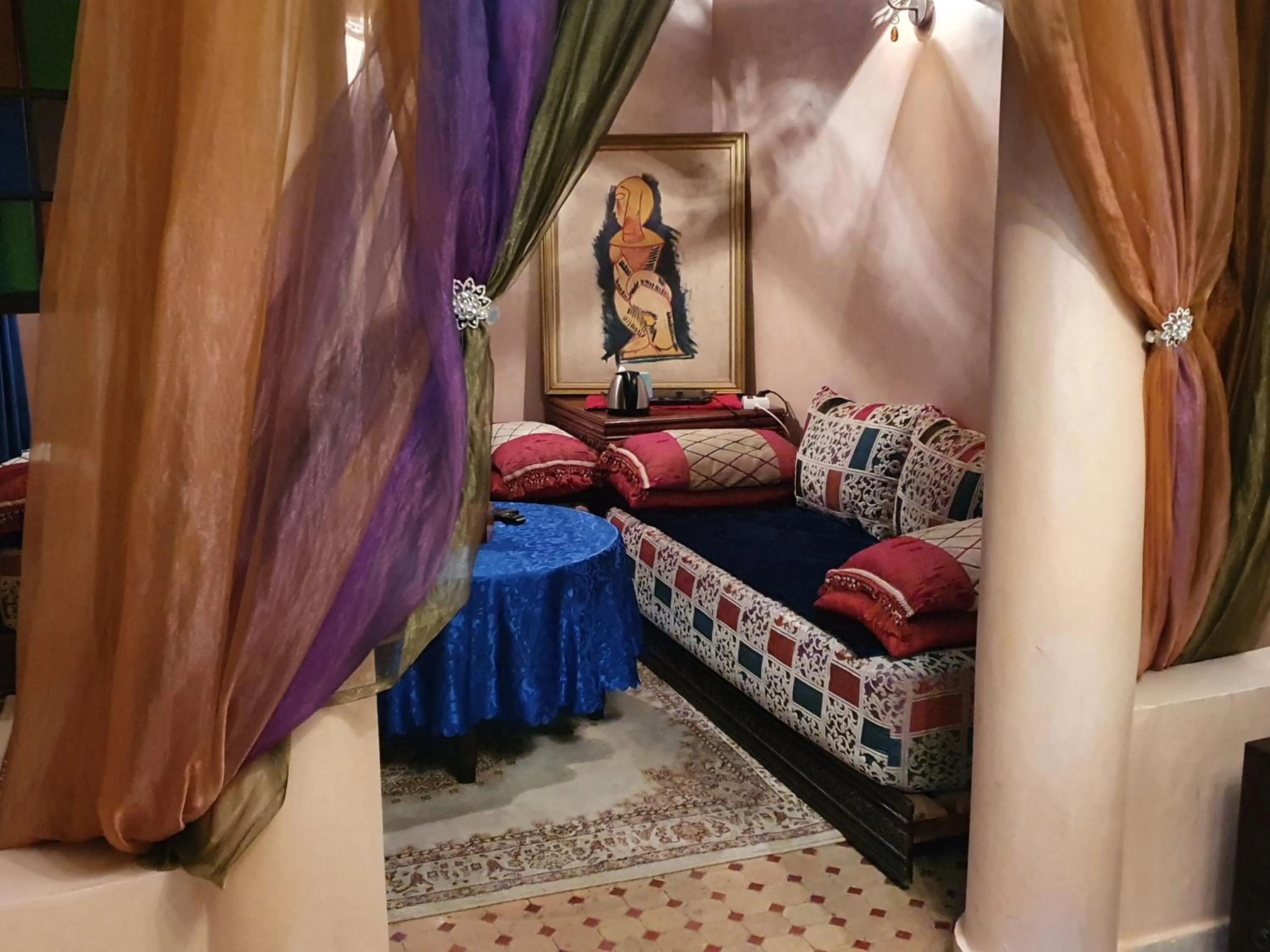 Living room, Bed in Riad La Porte du Bouregreg