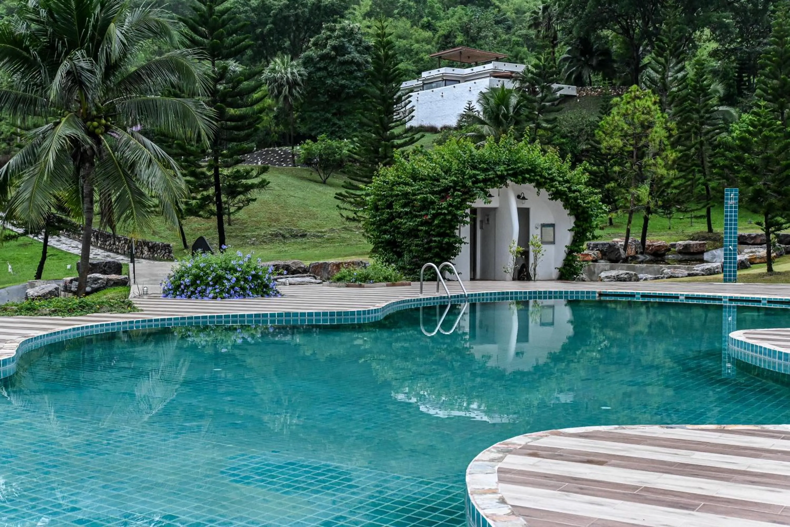 Swimming pool in Swiss Valley Hip Resort