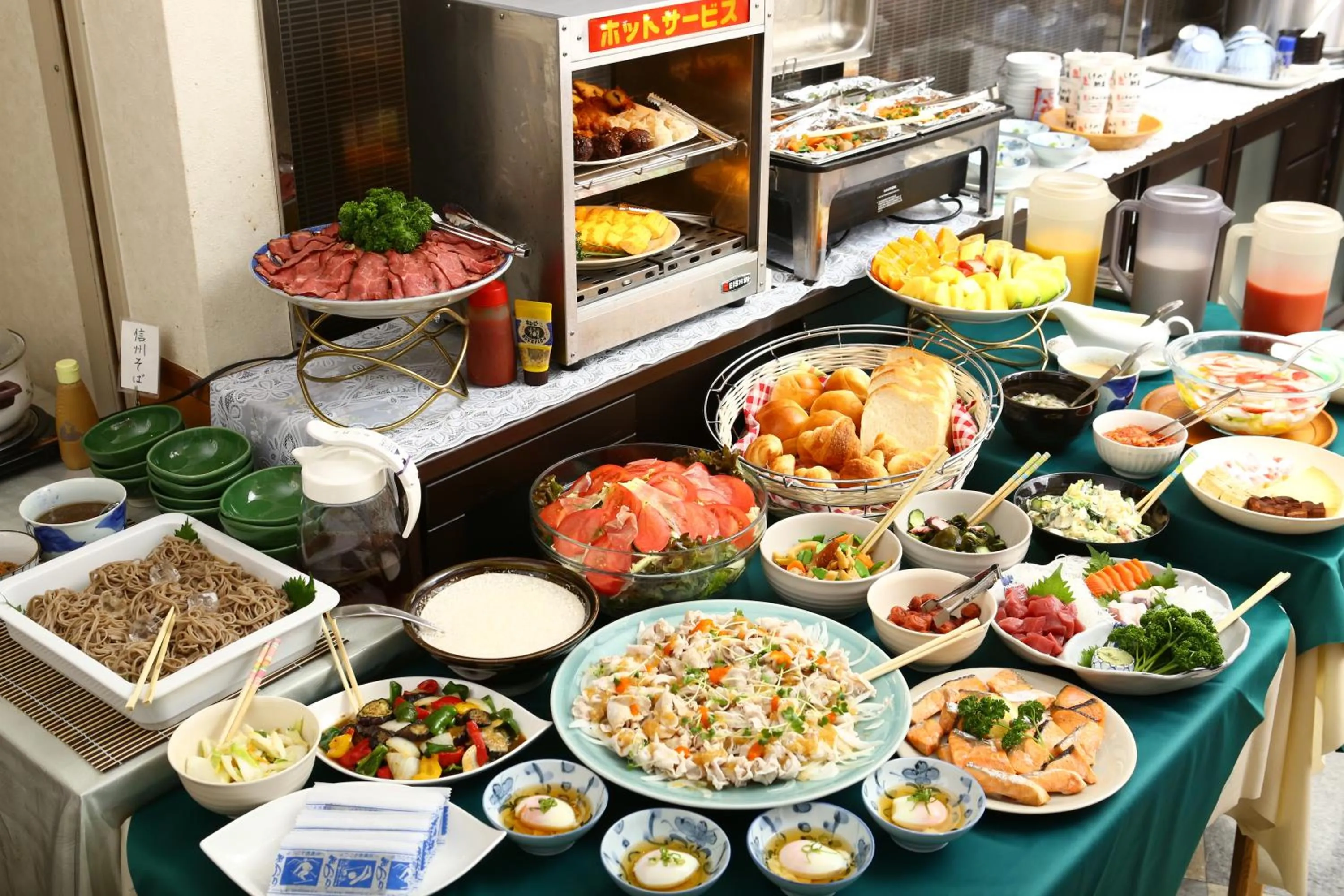 Buffet breakfast in Chino Sky View Hotel