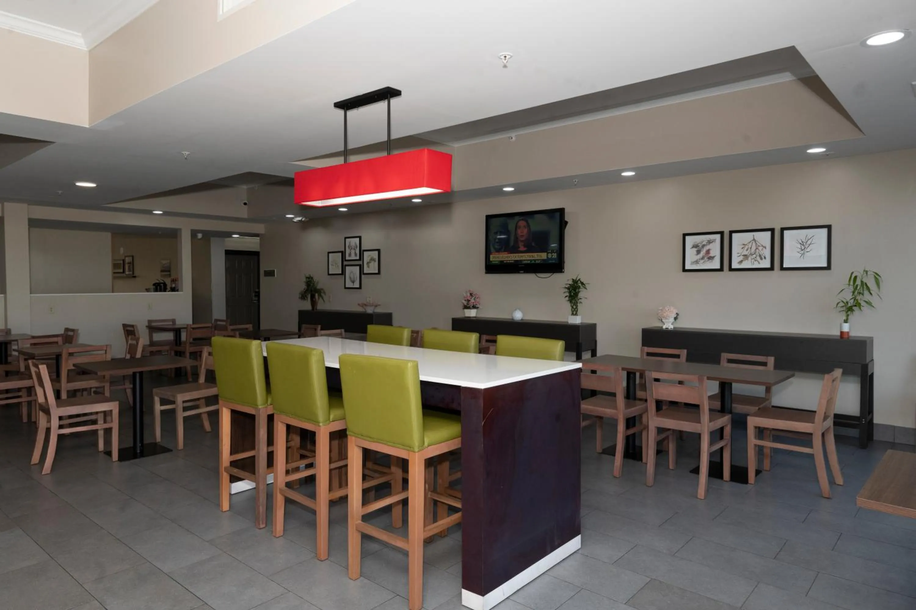 Breakfast in Country Inn & Suites by Radisson, Harrisburg - Hershey West, PA