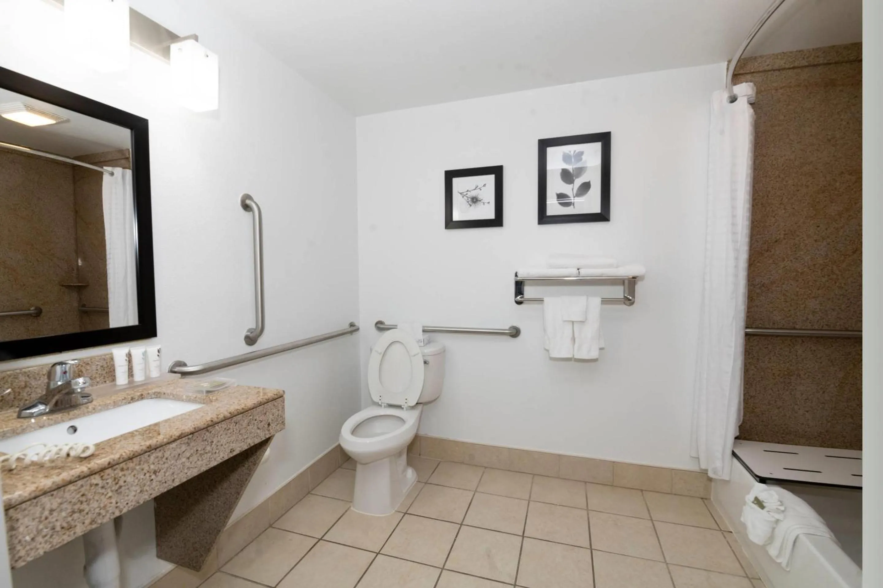 Bedroom in Country Inn & Suites by Radisson, Harrisburg - Hershey West, PA