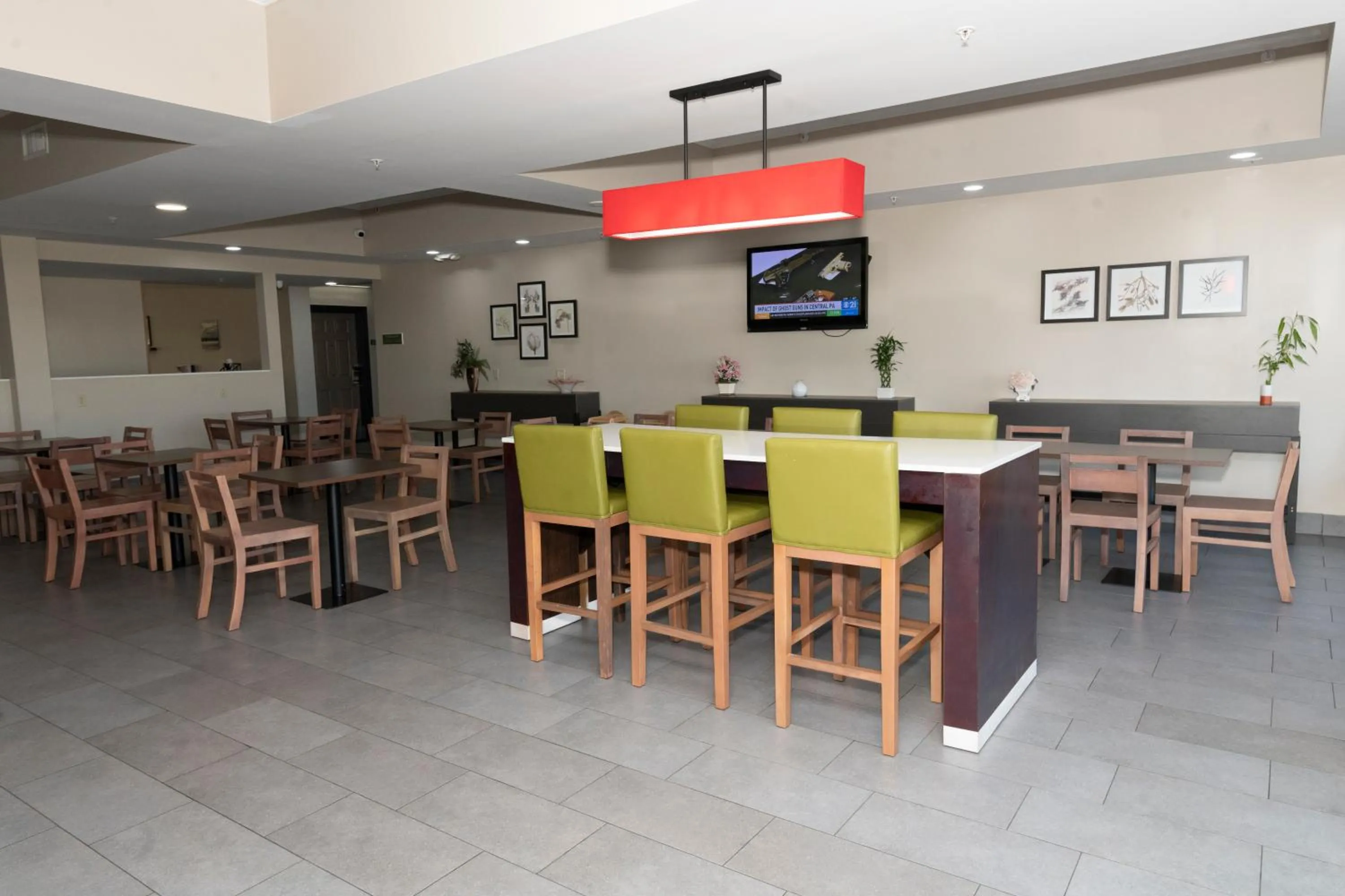 Breakfast in Country Inn & Suites by Radisson, Harrisburg - Hershey West, PA