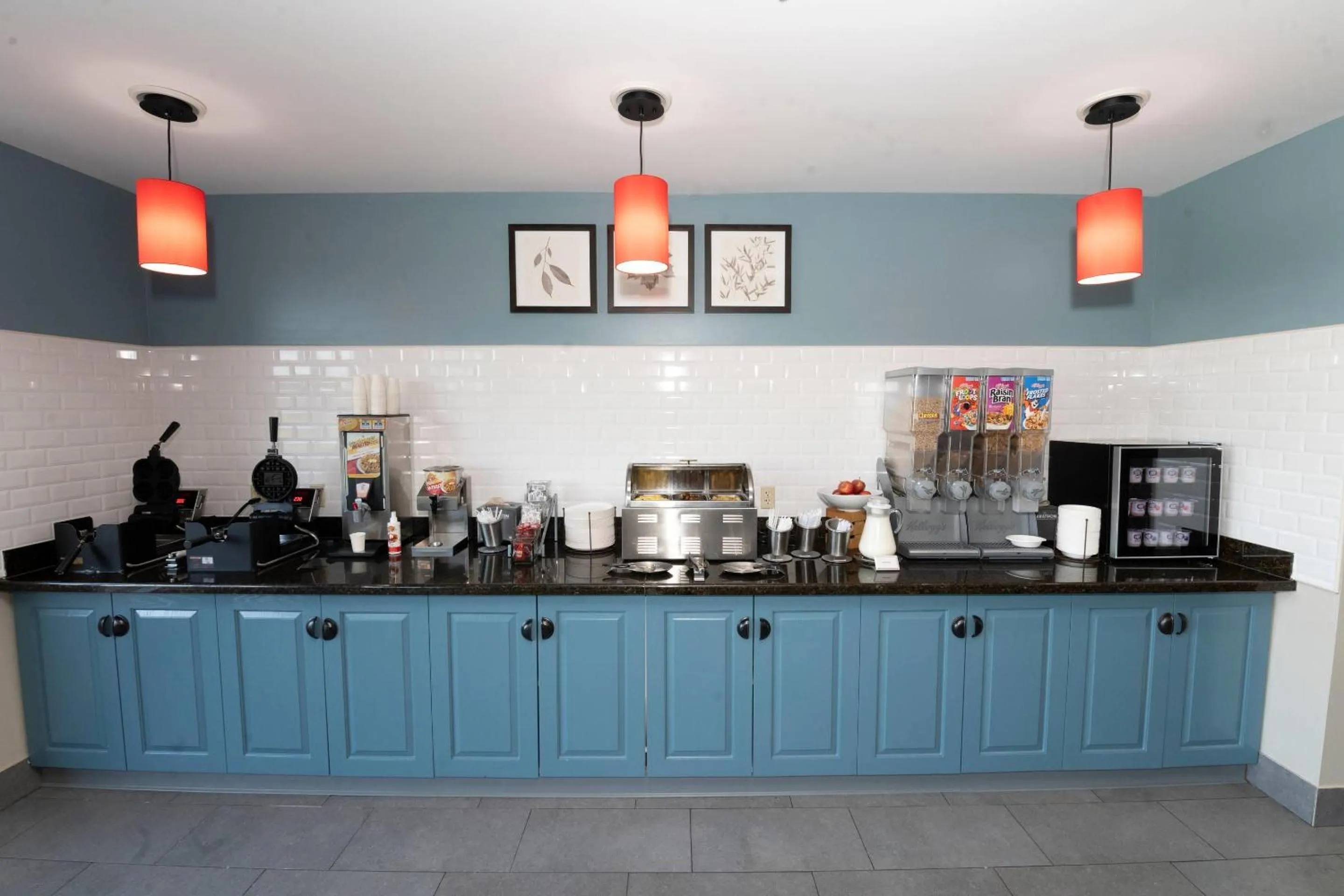 Breakfast in Country Inn & Suites by Radisson, Harrisburg - Hershey West, PA