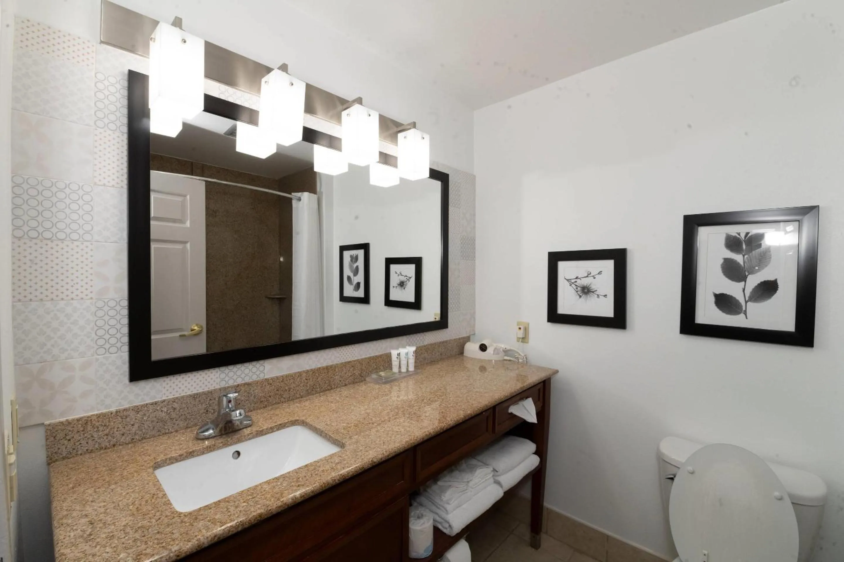 Bedroom in Country Inn & Suites by Radisson, Harrisburg - Hershey West, PA