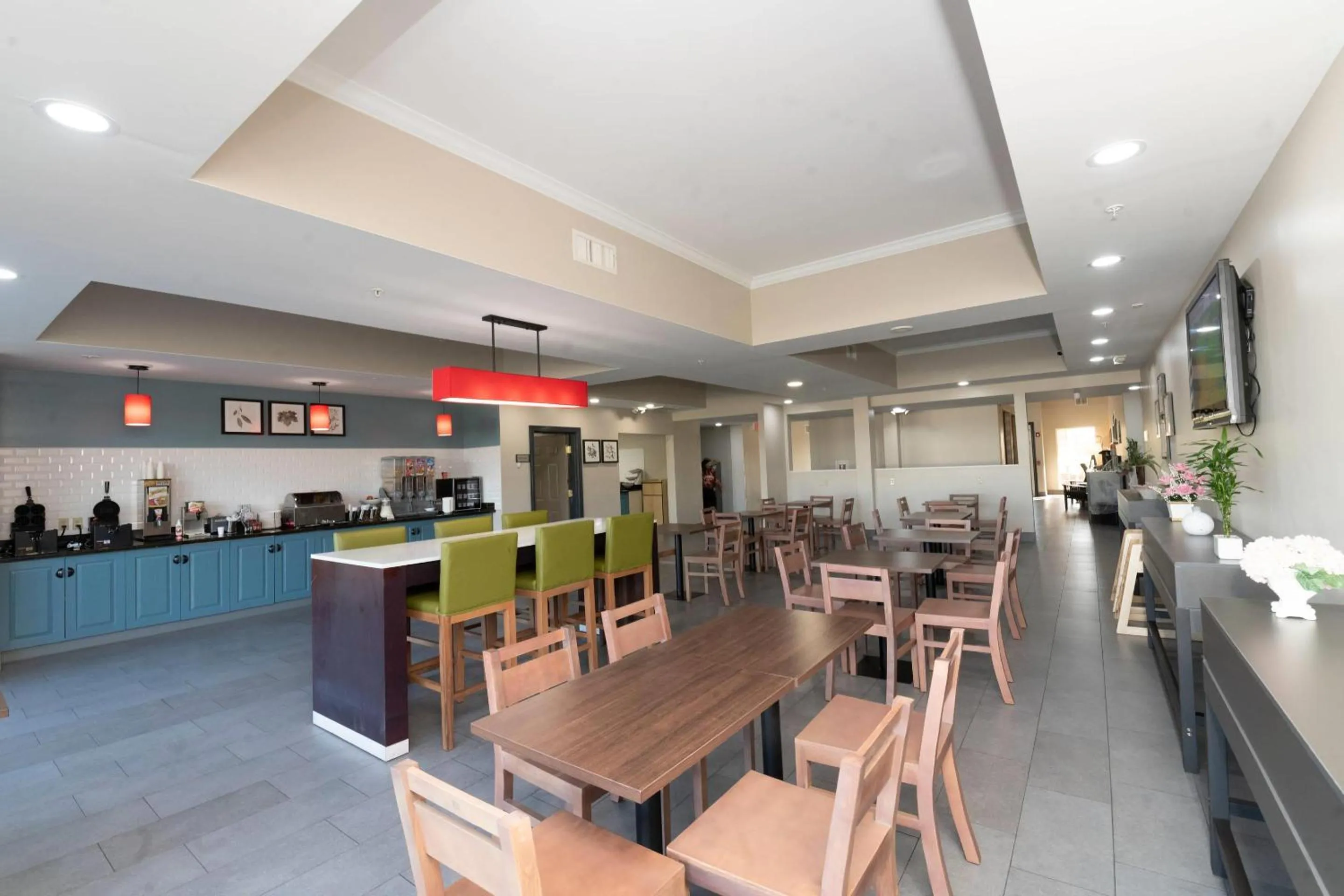 Breakfast in Country Inn & Suites by Radisson, Harrisburg - Hershey West, PA