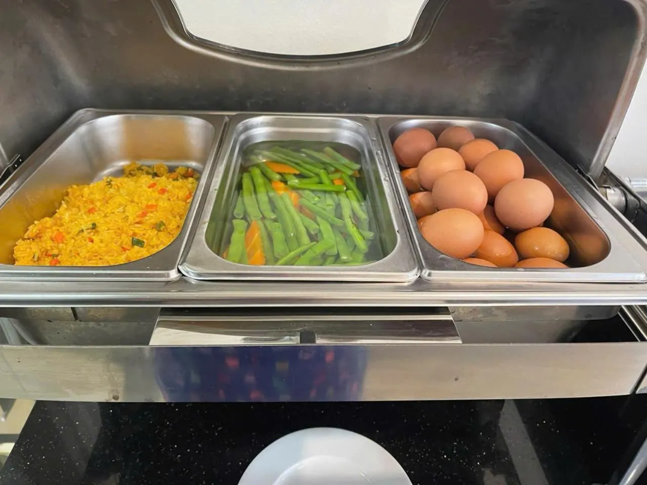 Buffet breakfast in Du Palace Hotel & Travel