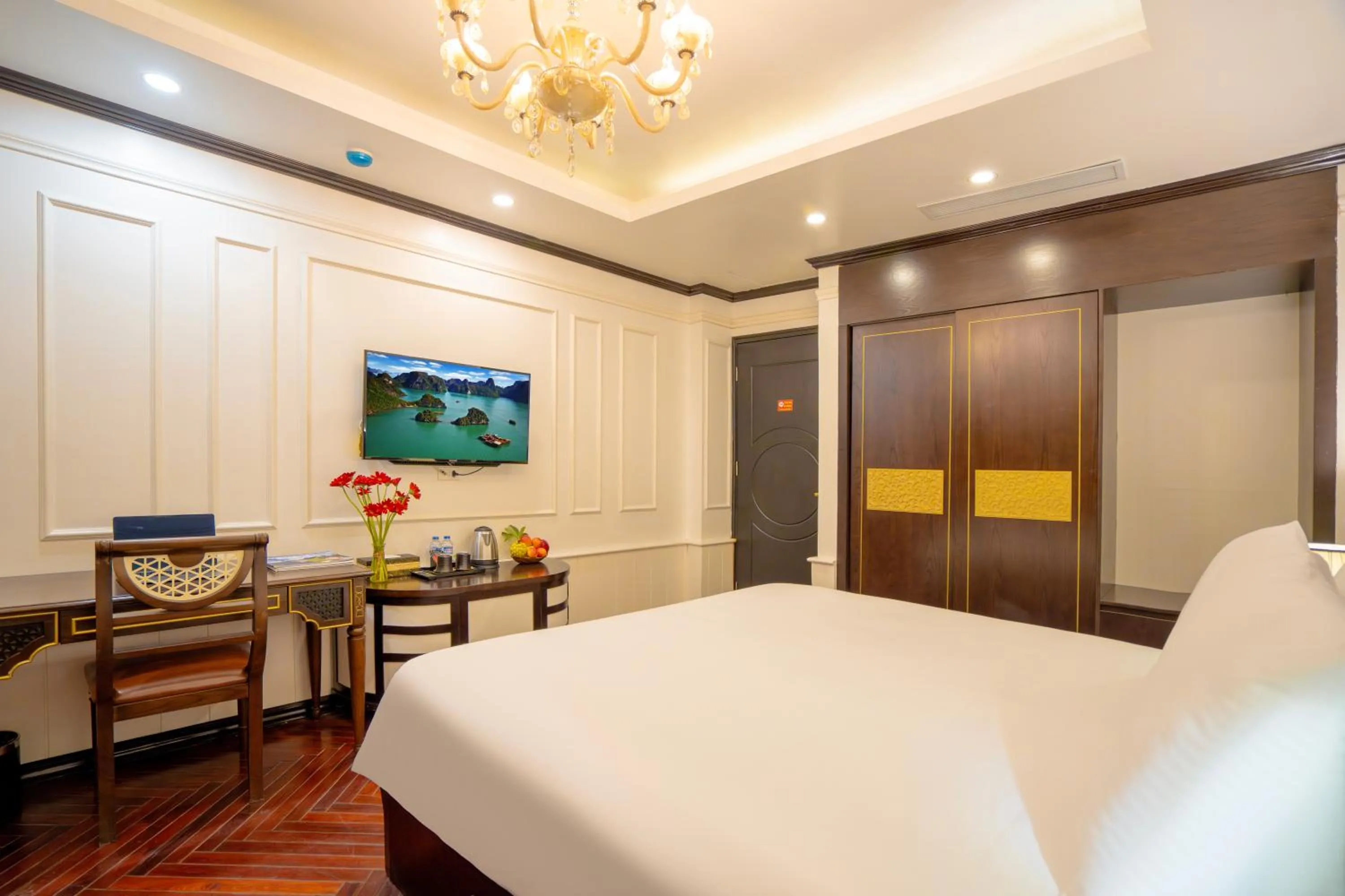 Photo of the whole room, Bed in Hotel Du Palace