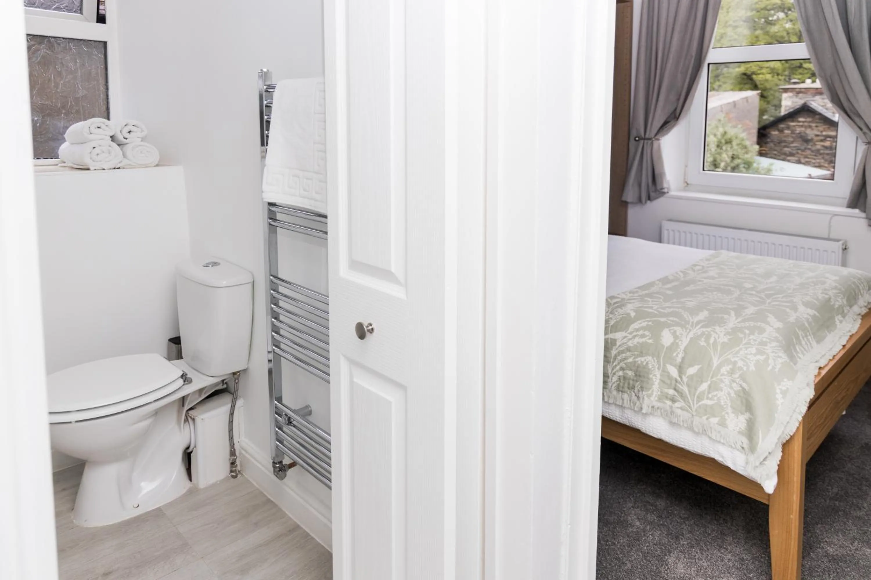 Toilet, Bed in Denecrest Guest House