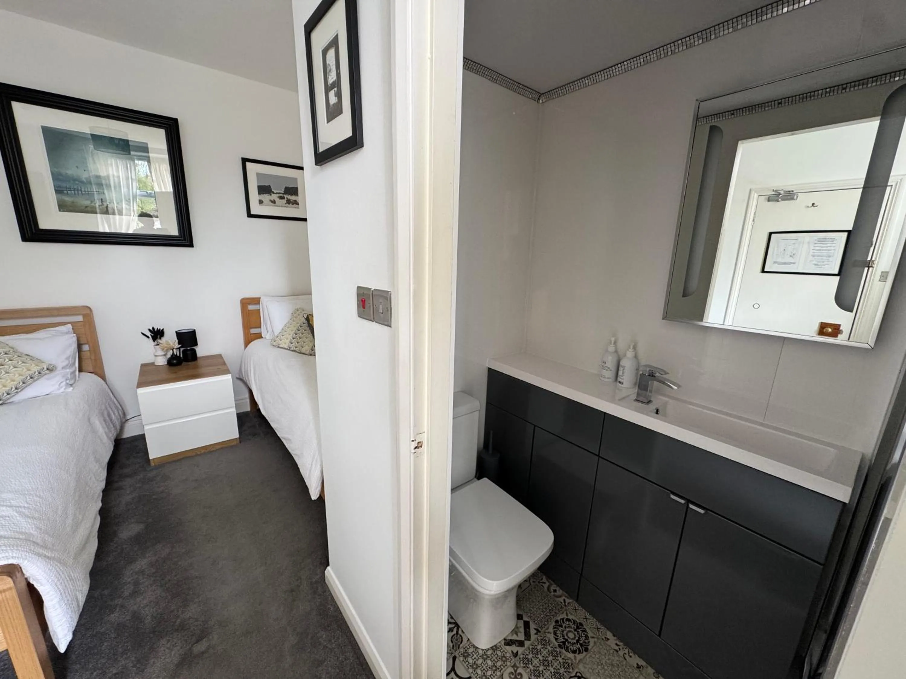 Toilet in Denecrest Guest House