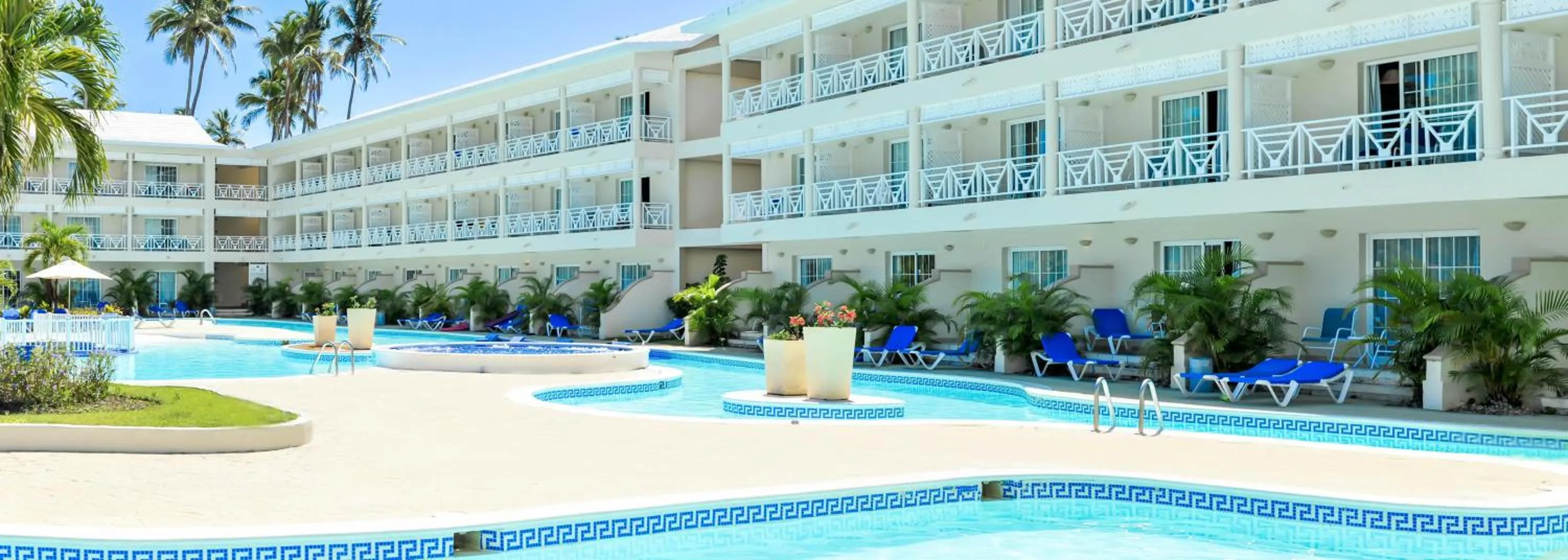 Swimming pool in Vista Sol Punta Cana Beach Resort & Spa - All Inclusive
