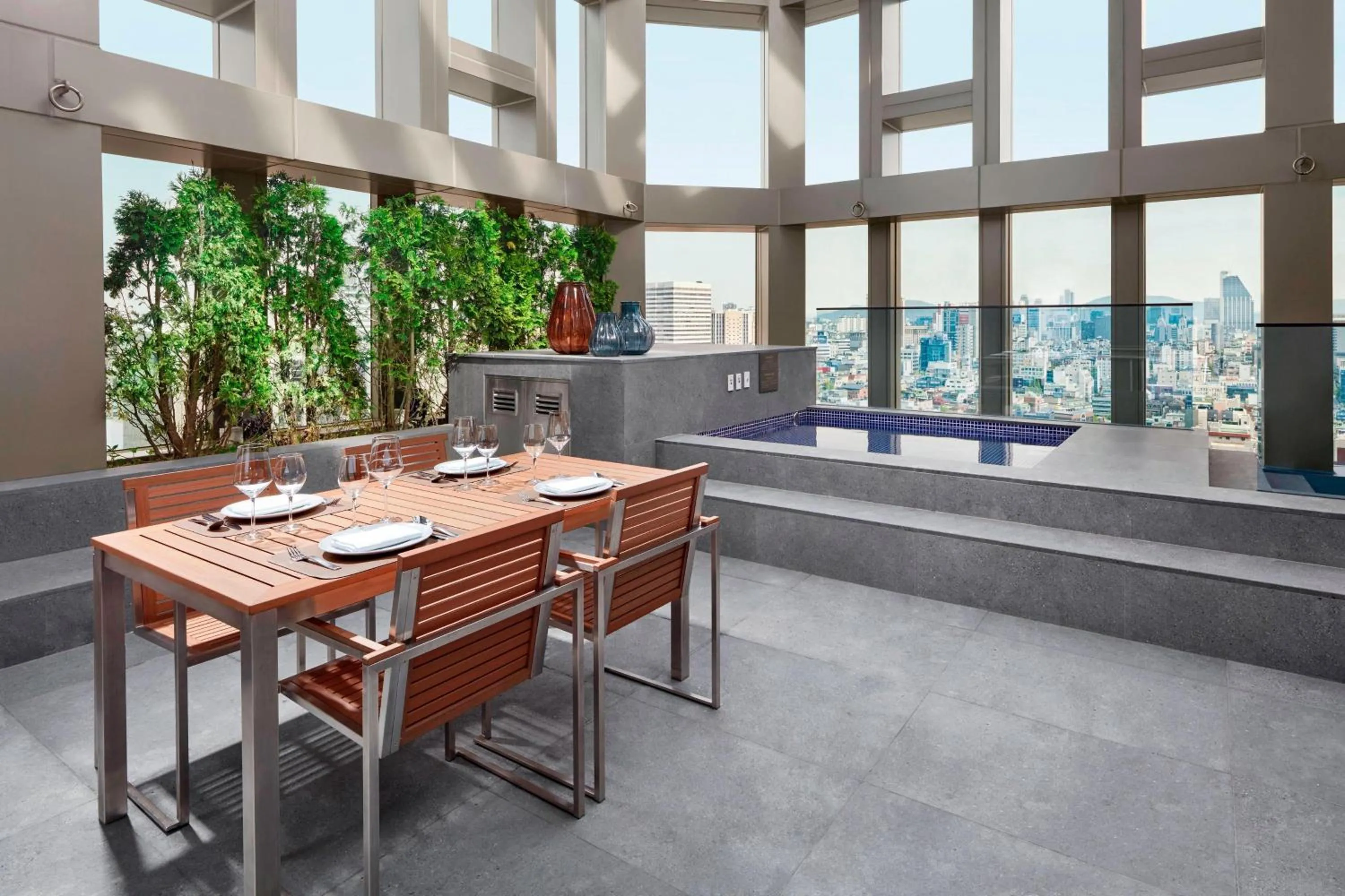 Photo of the whole room in Four Points by Sheraton Seoul Gangnam