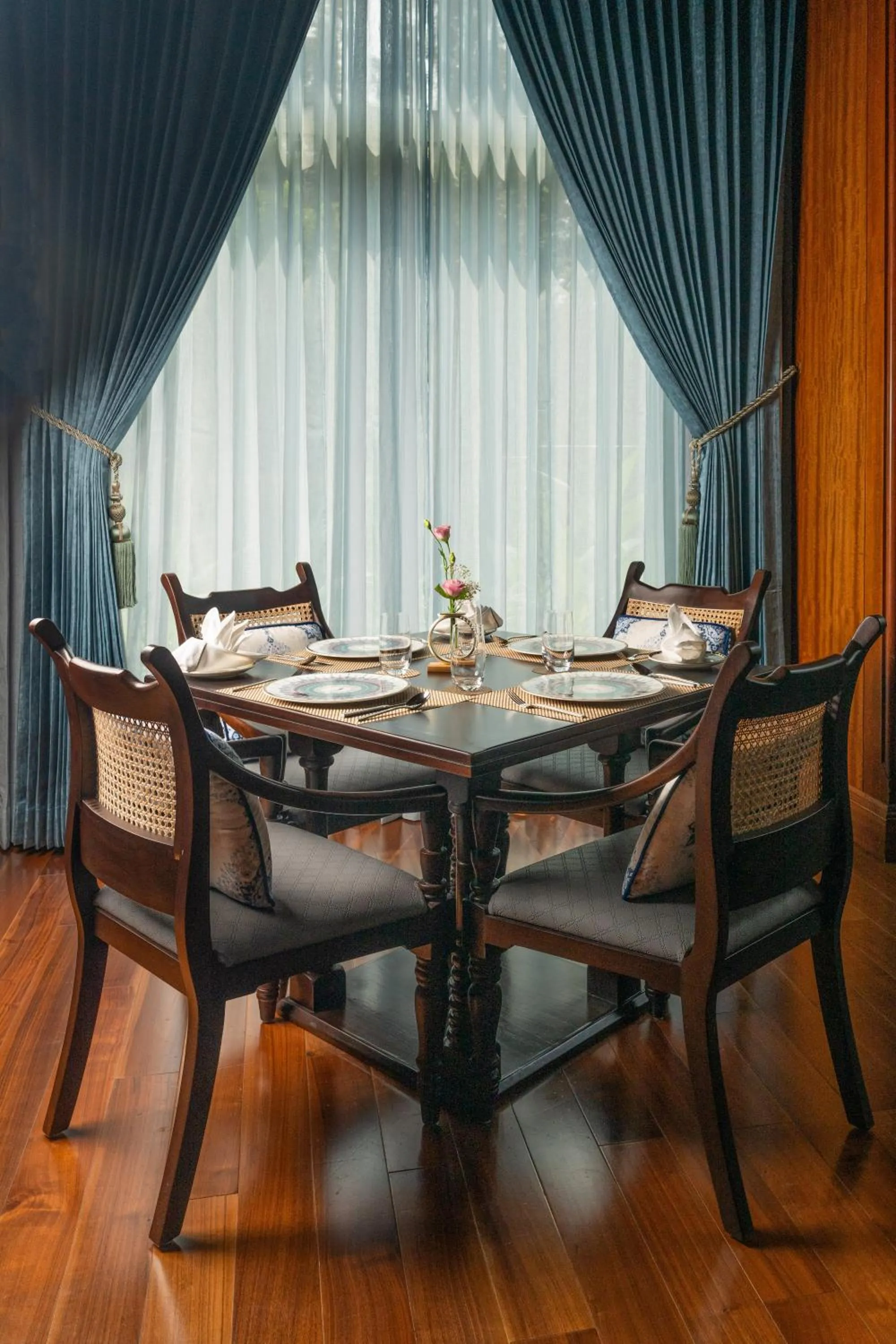 Restaurant/places to eat in Sheraton Grand Bengaluru Whitefield Hotel & Convention Center