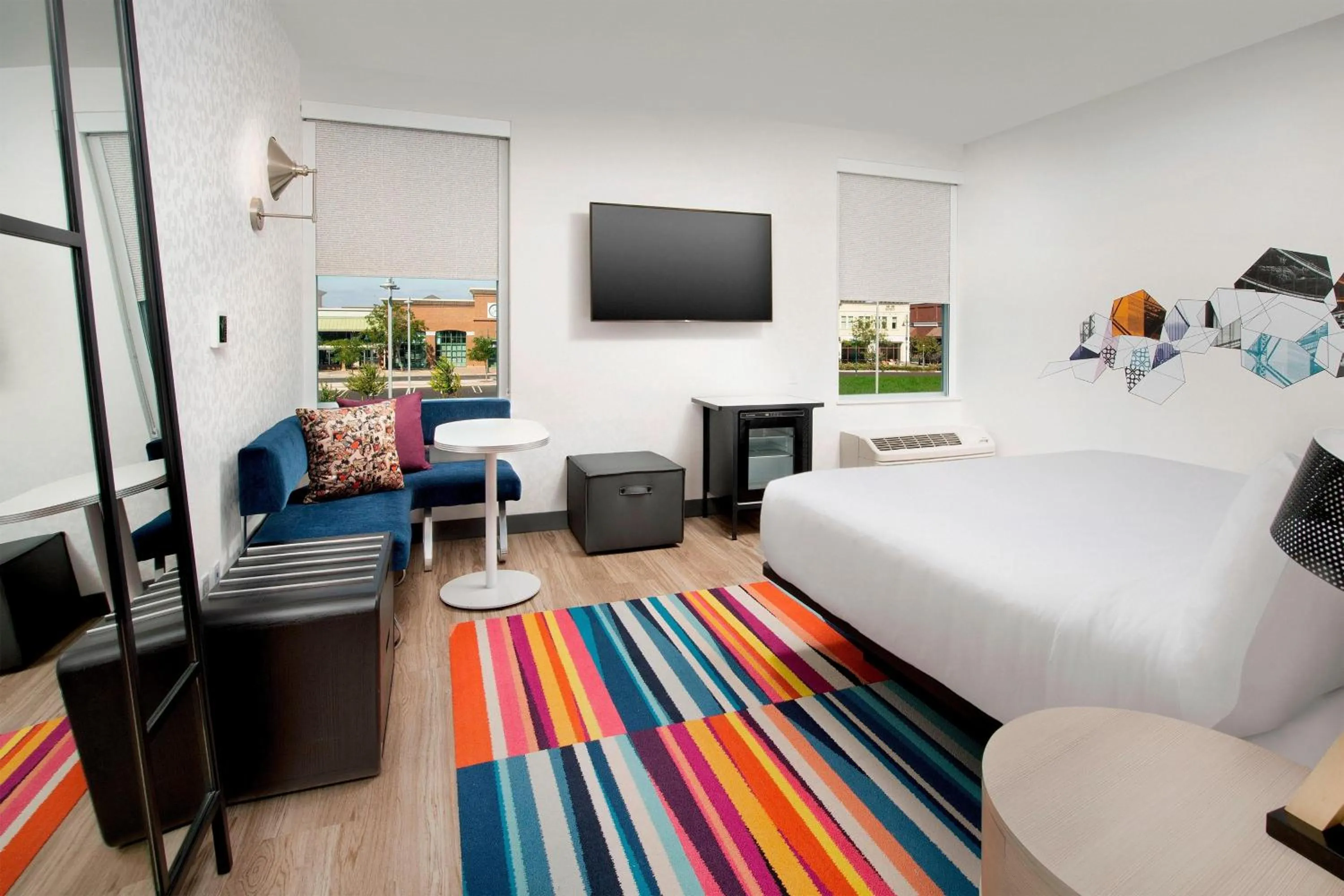 Photo of the whole room, Bed in Aloft Dublin-Pleasanton