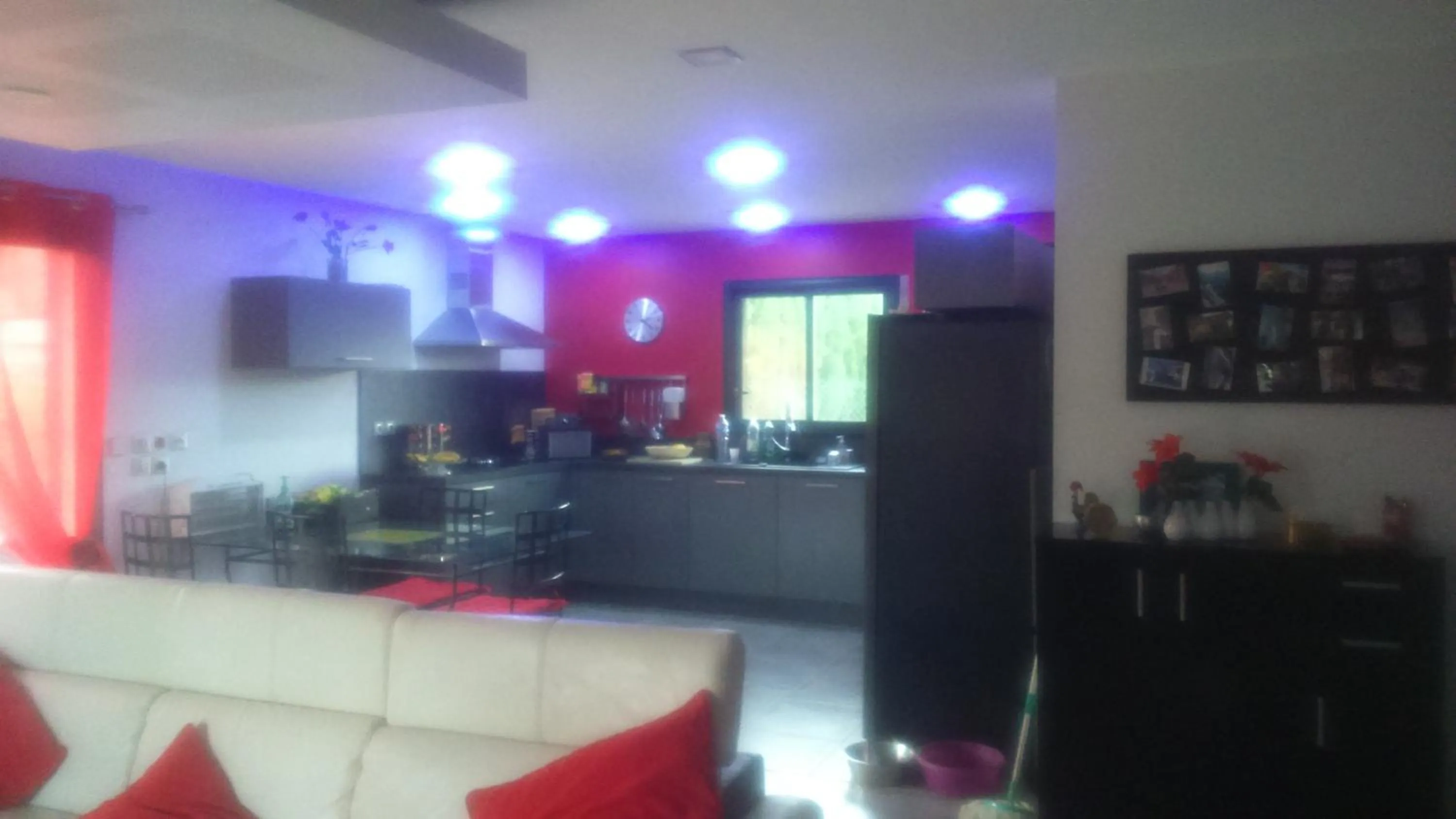 Communal kitchen in Entre mer et montagne