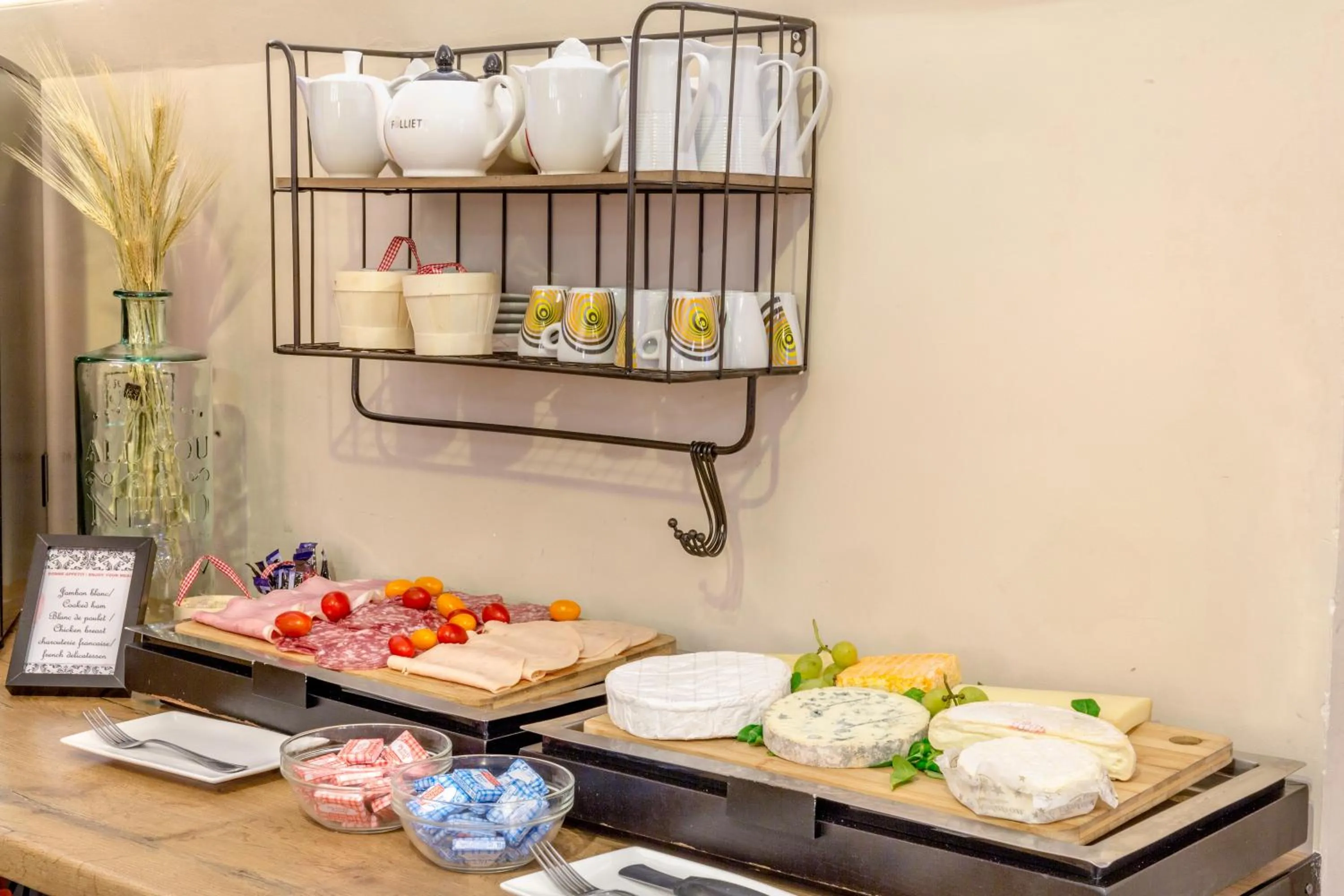 Food and drinks in Best Western Marquis de la Baume