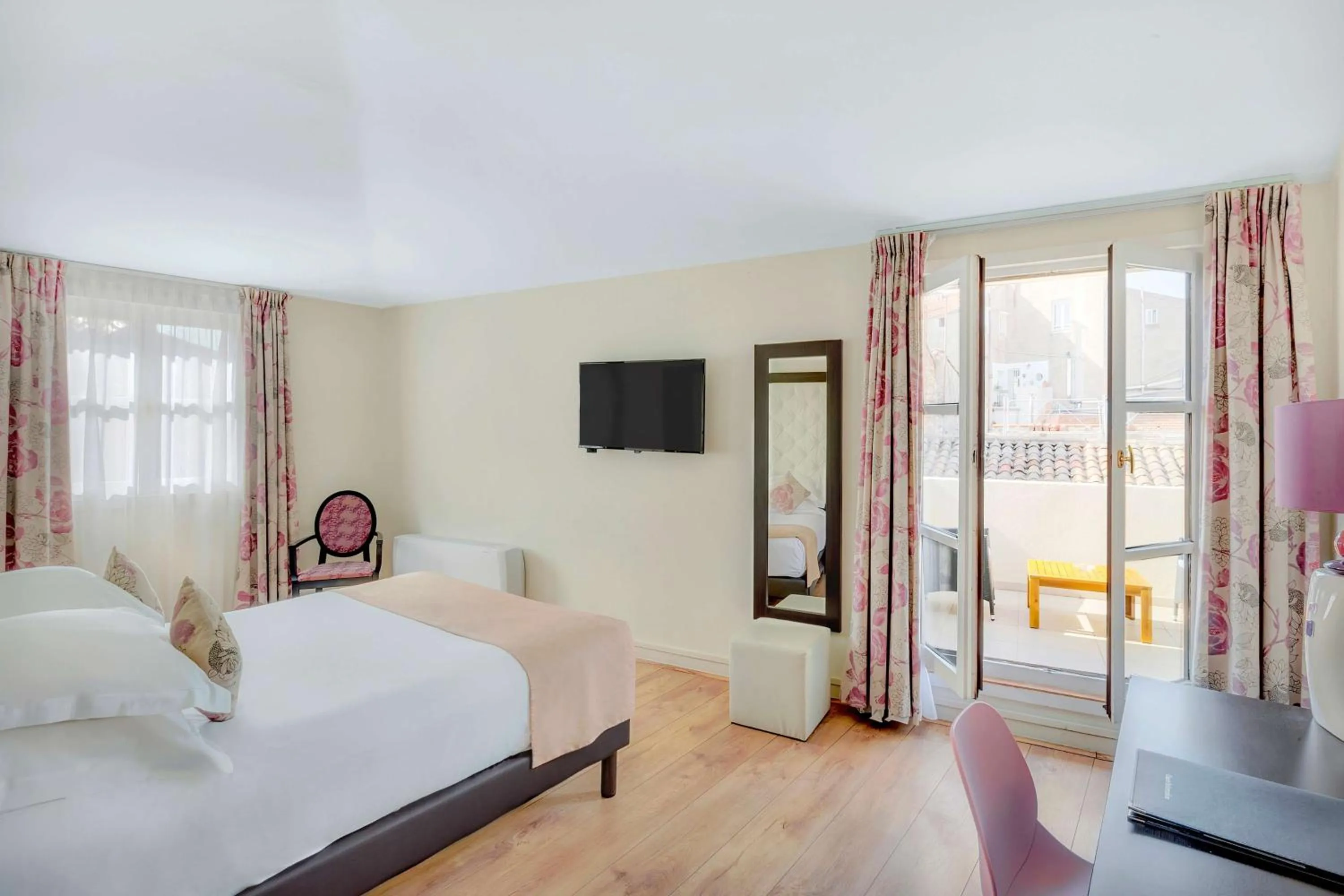 Photo of the whole room, Bed in Best Western Marquis de la Baume