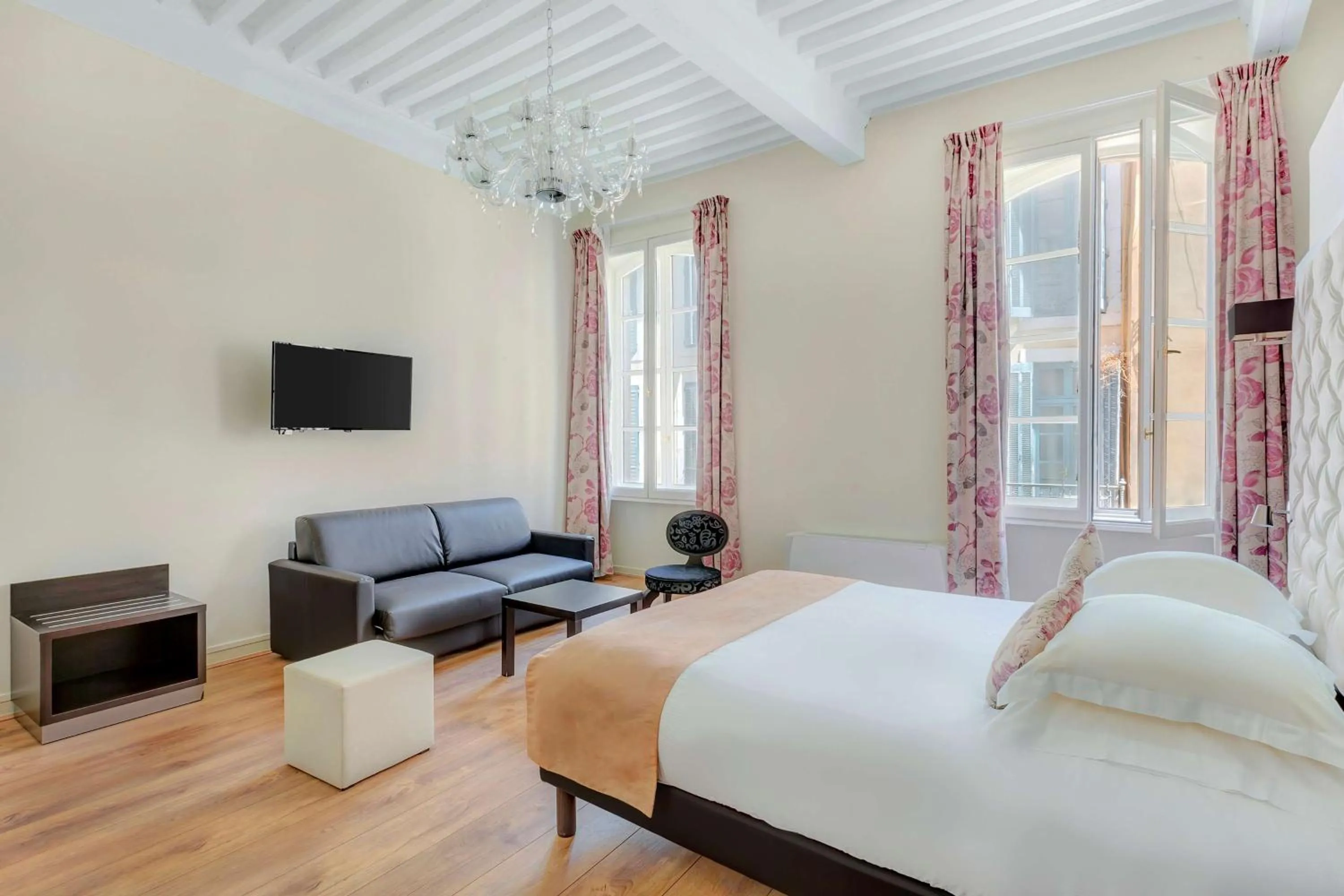 Photo of the whole room, Bed in Best Western Marquis de la Baume