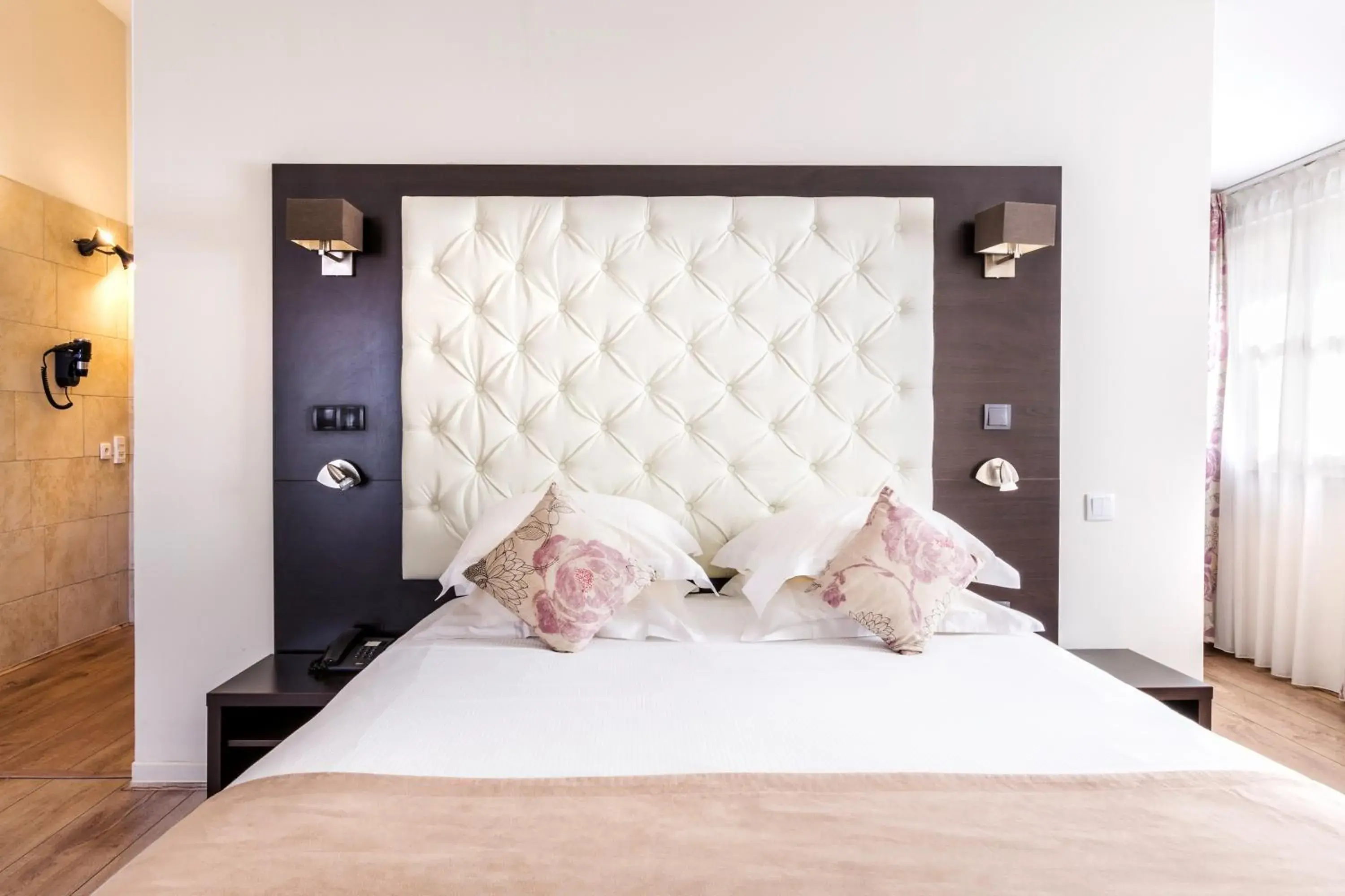 Classic Queen Room - Non-Smoking in Best Western Marquis de la Baume Classic Queen Room - Non-Smoking in Best Western Marquis de la Baume