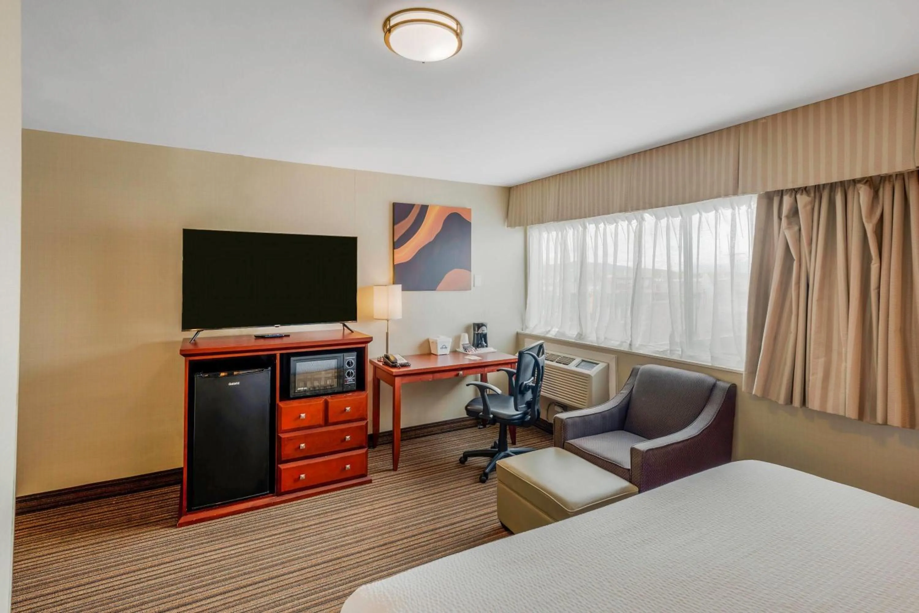 Bed in Days Inn by Wyndham Terrace