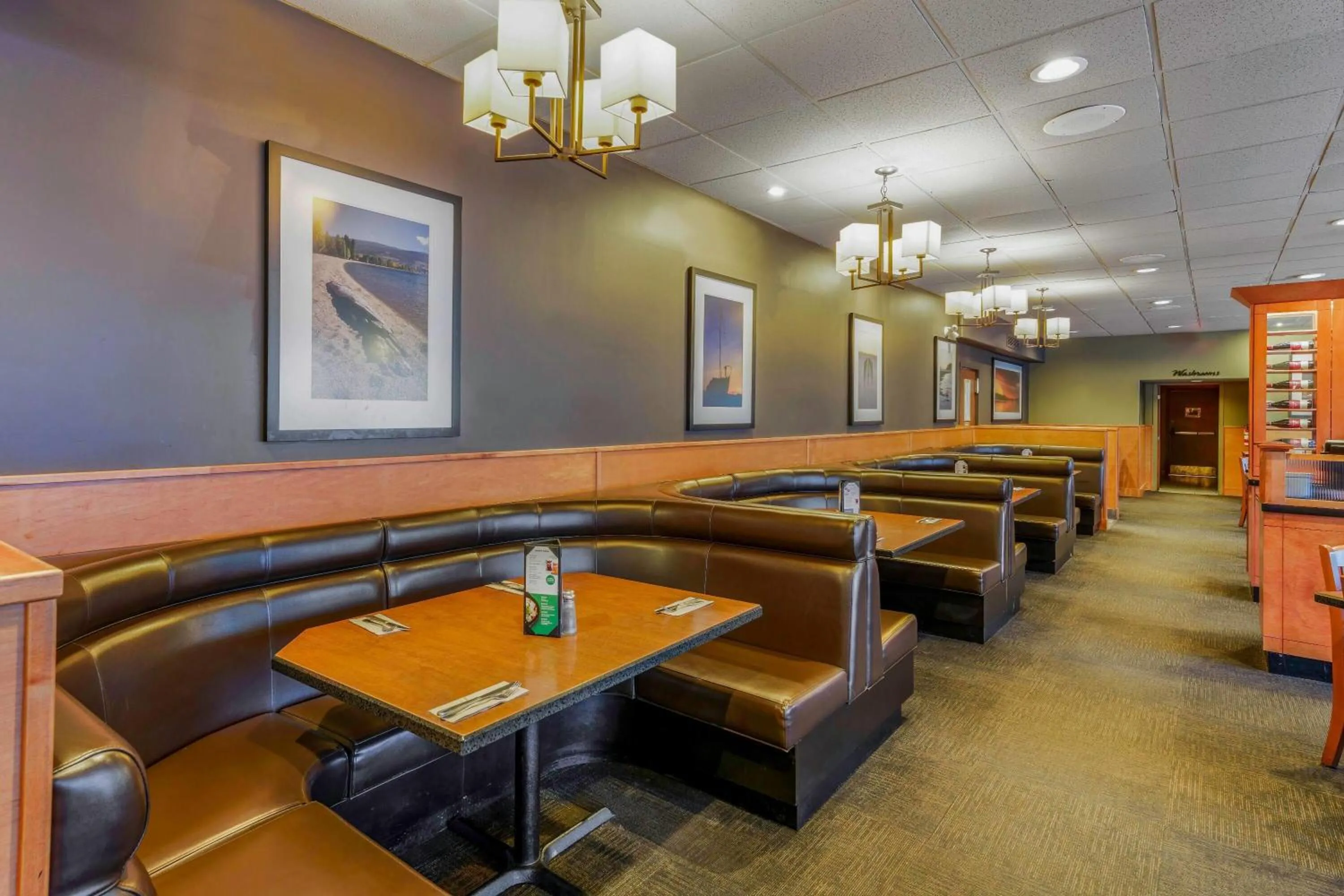 Restaurant/places to eat in Days Inn by Wyndham Terrace