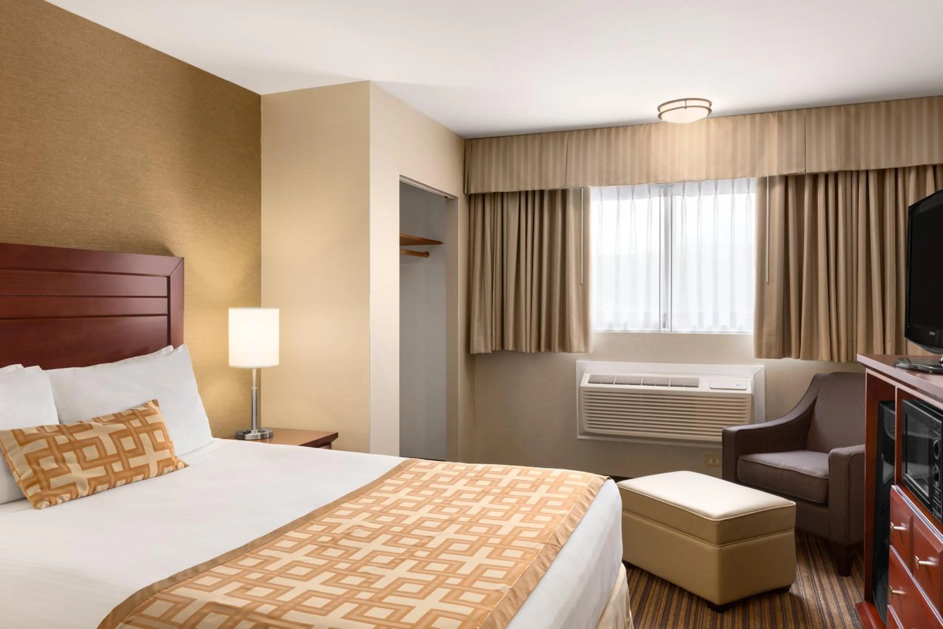 Bed in Days Inn by Wyndham Terrace