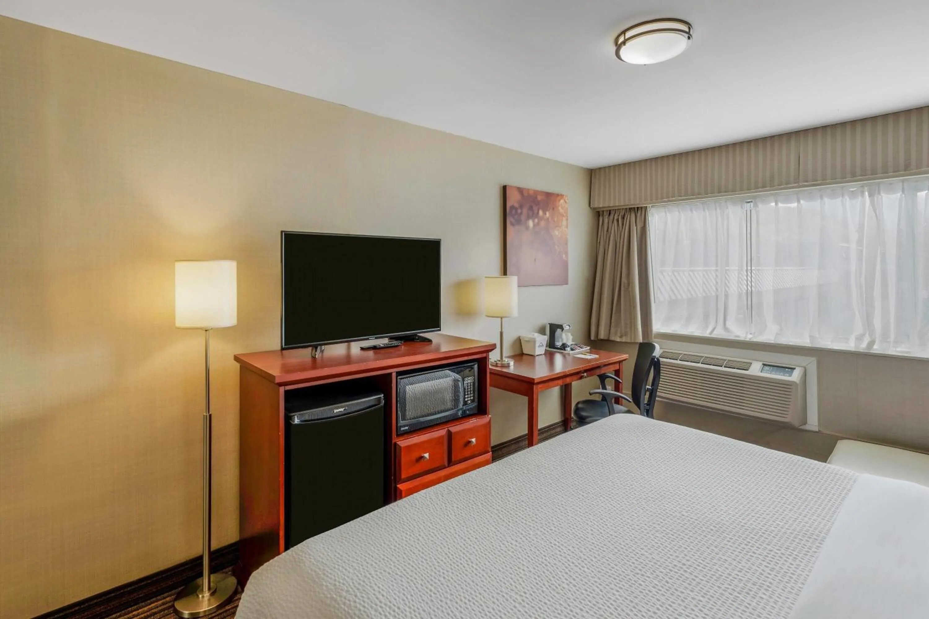 Bed in Days Inn by Wyndham Terrace