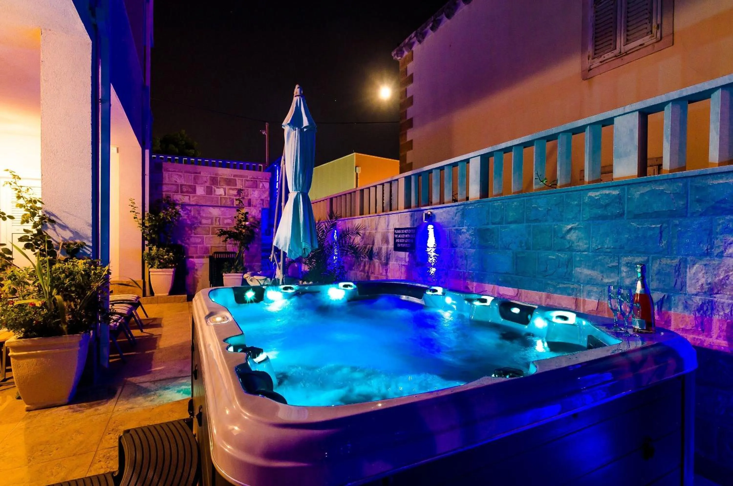 Hot Tub in Apartments Villa Aura - Adult Only