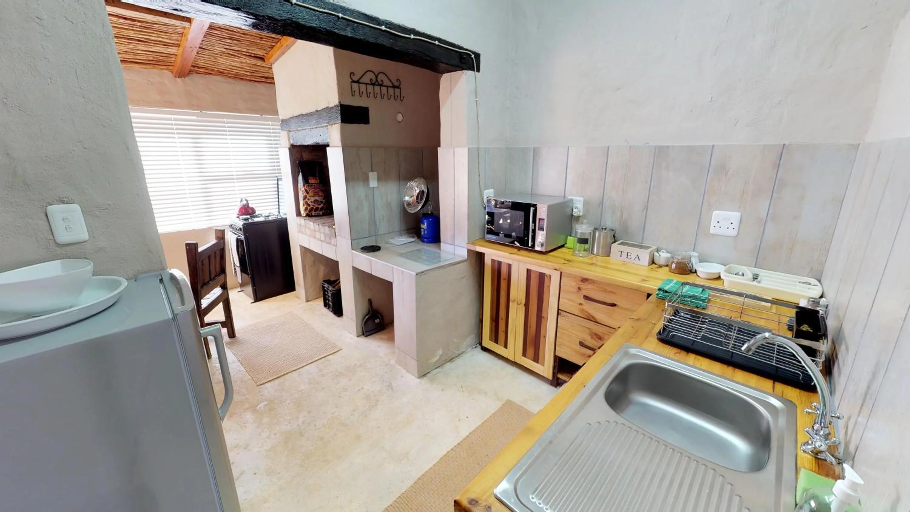 Kitchen or kitchenette in Swartberg Pass Cottages - Kobus Se Gat