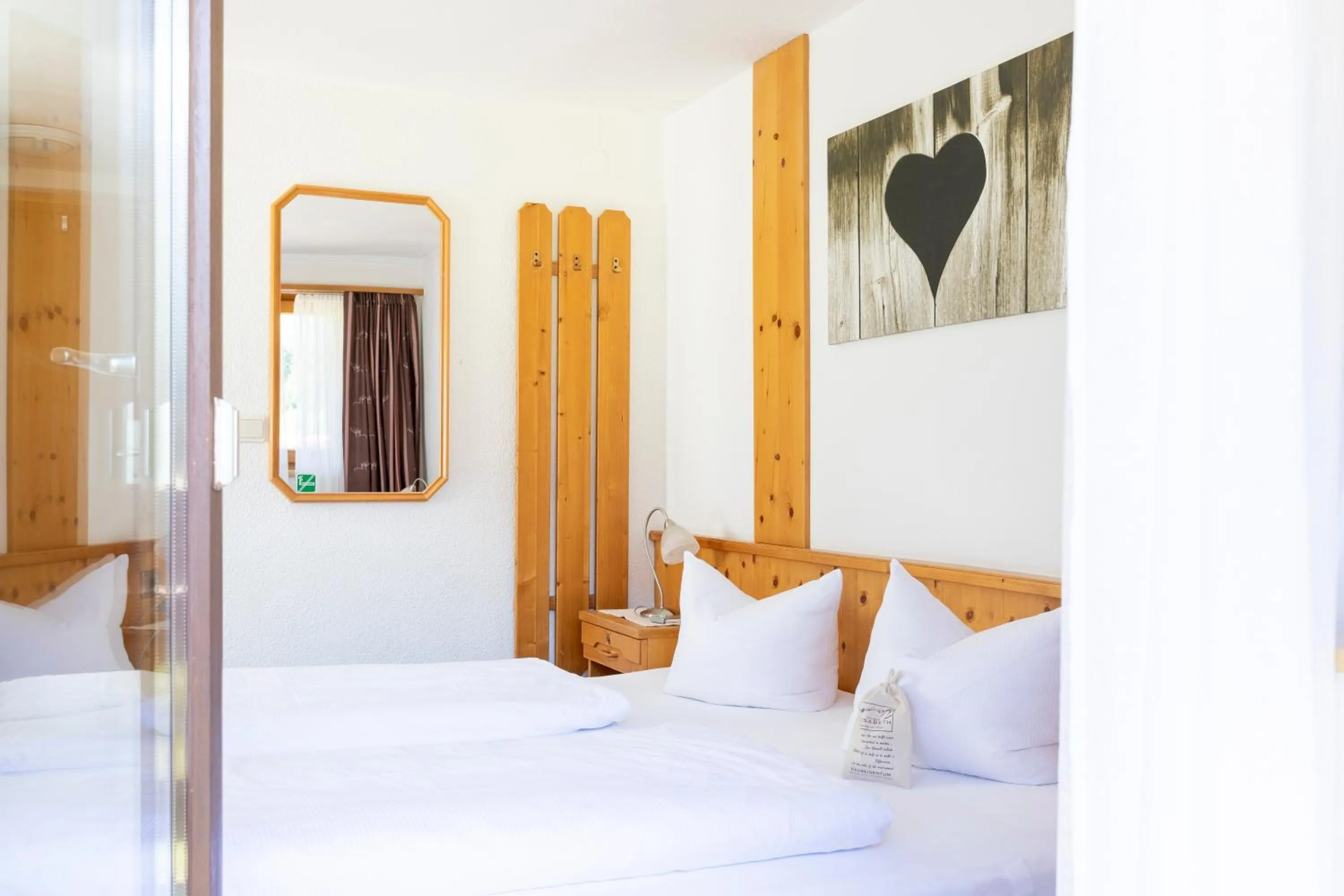 room service, Bed in Haus Elisabeth
