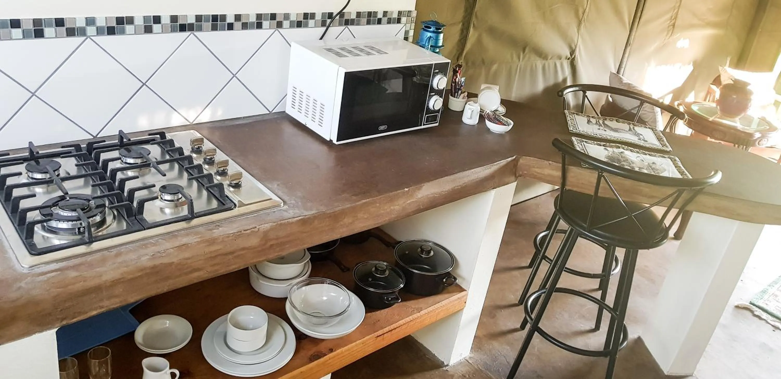 Kitchen or kitchenette in Kingfisher Bush Lodge