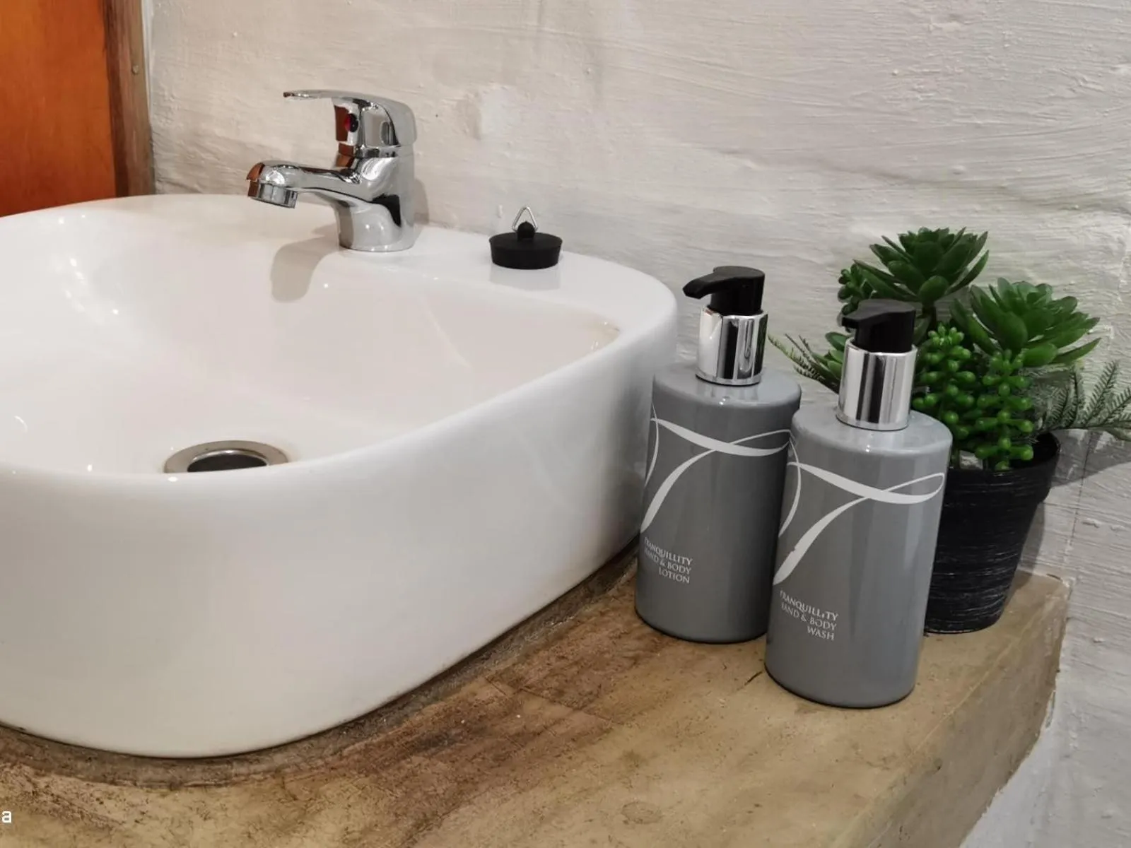 Bathroom in Kingfisher Bush Lodge