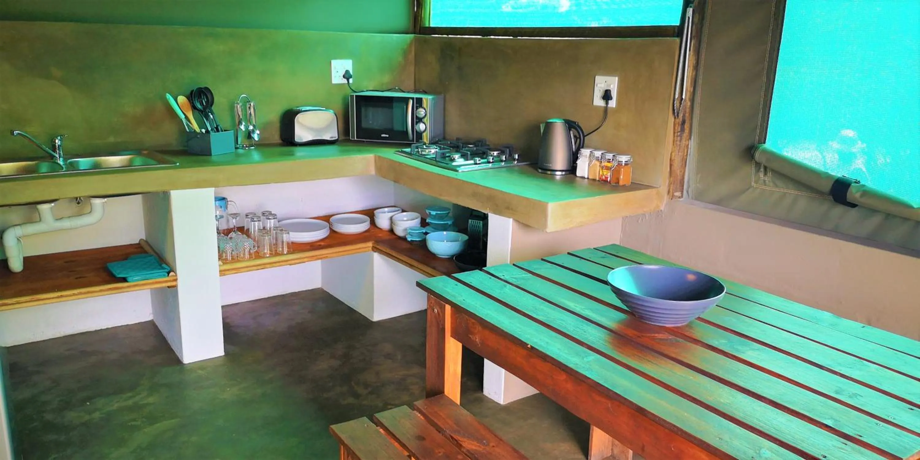 Kitchen or kitchenette in Kingfisher Bush Lodge