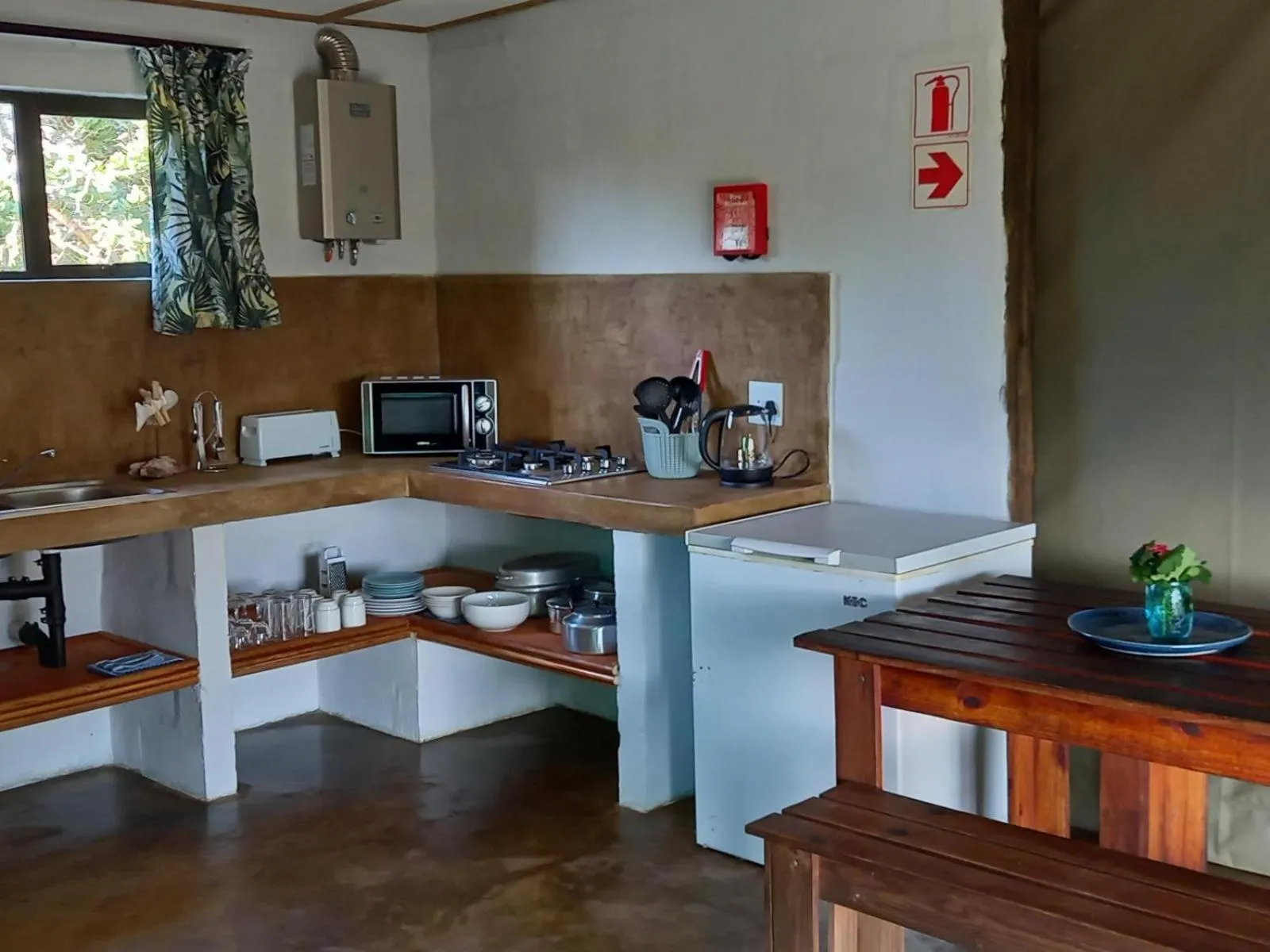 Kitchen or kitchenette in Kingfisher Bush Lodge