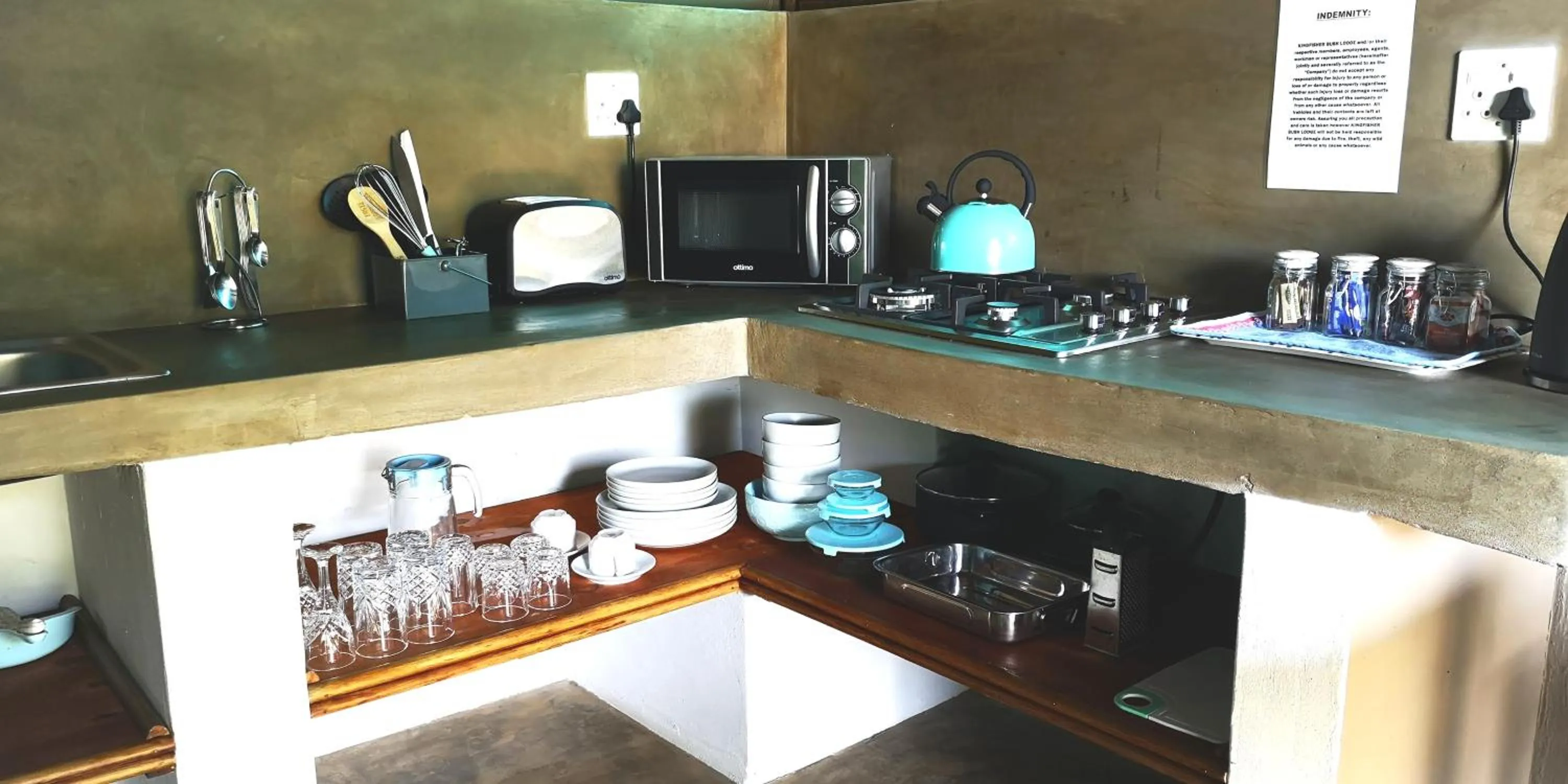 Kitchen or kitchenette in Kingfisher Bush Lodge