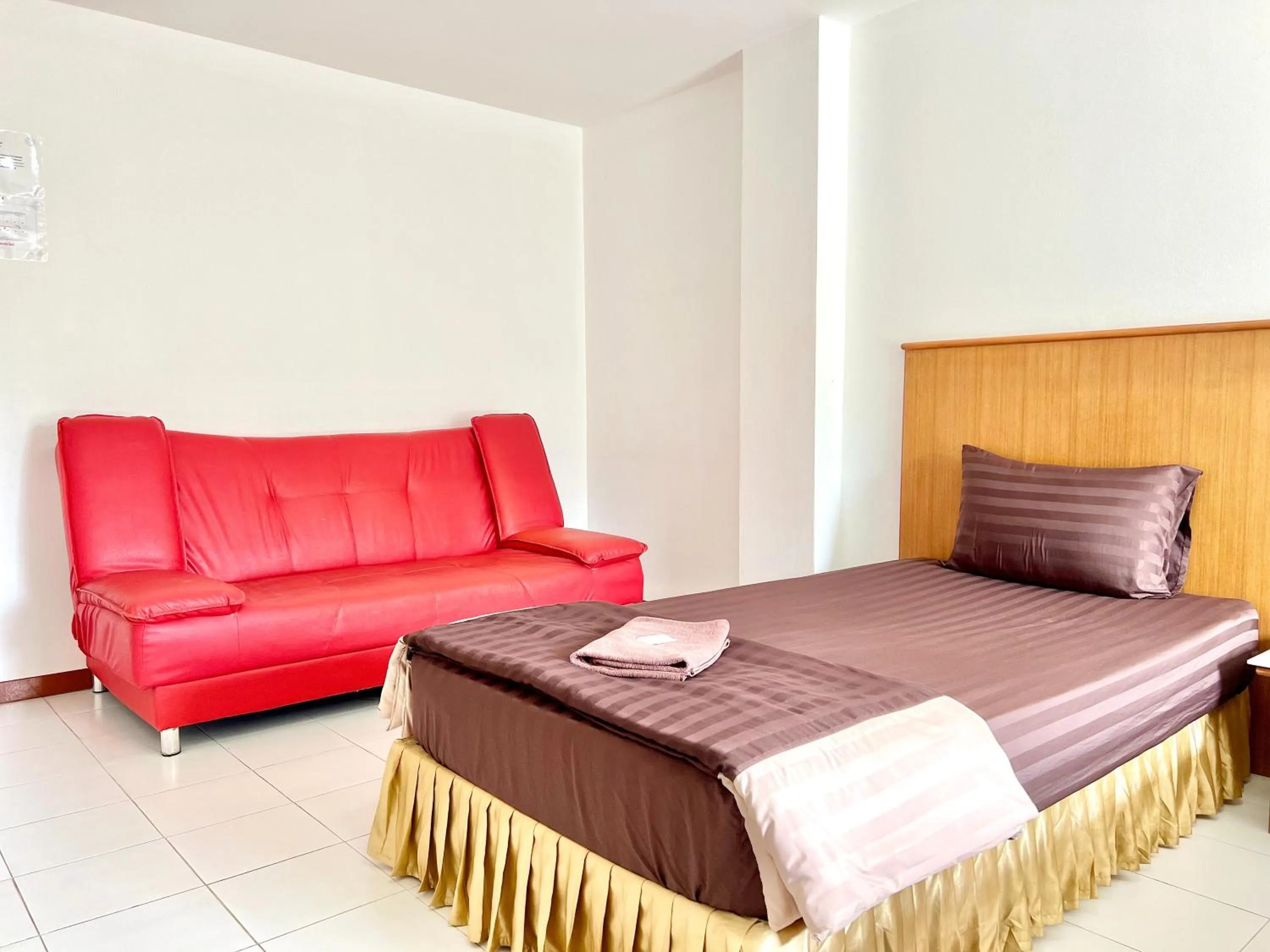 Photo of the whole room, Bed in BT Grand Condotel