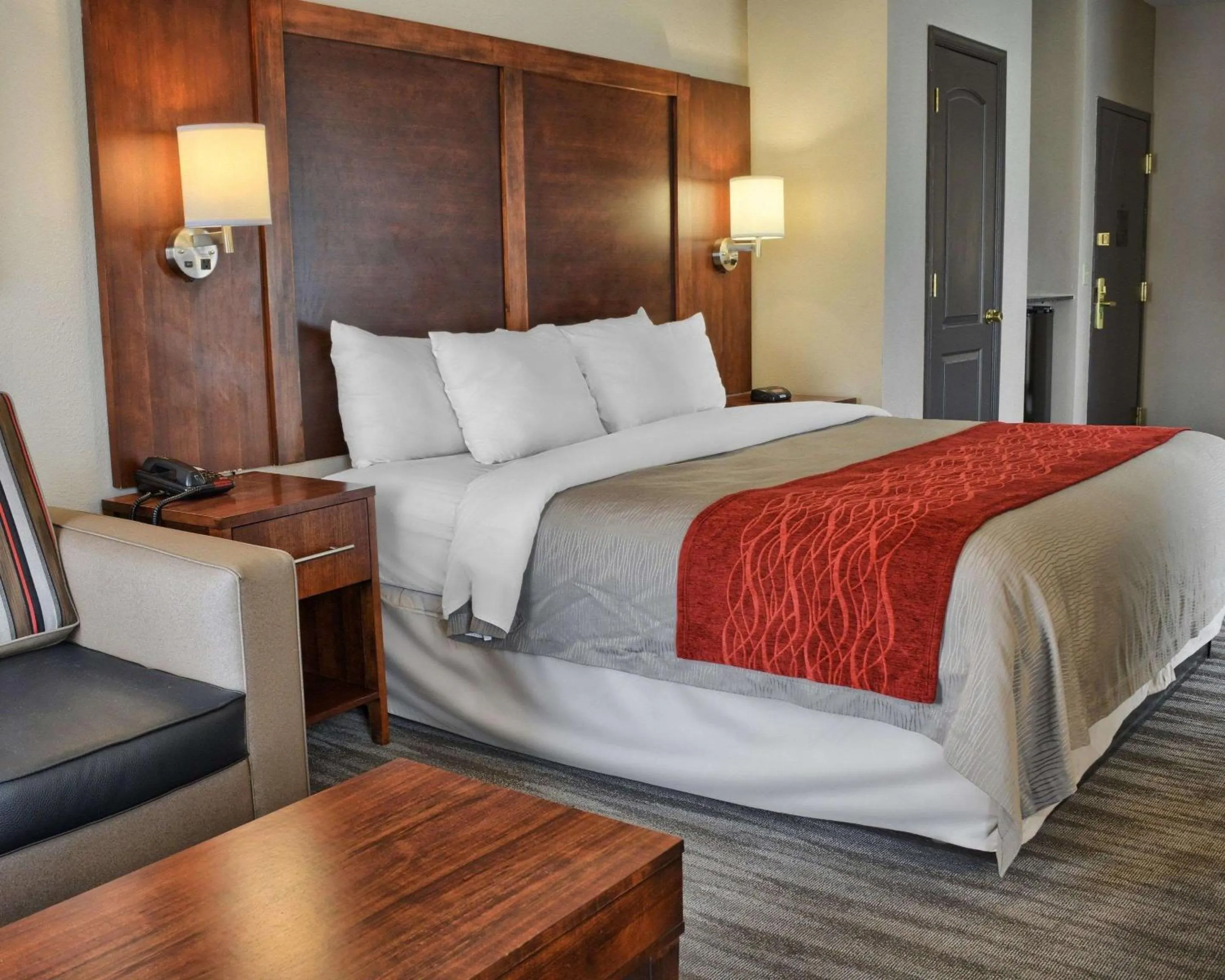 Photo of the whole room, Bed in Comfort Inn Ruther Glen near Kings Dominion