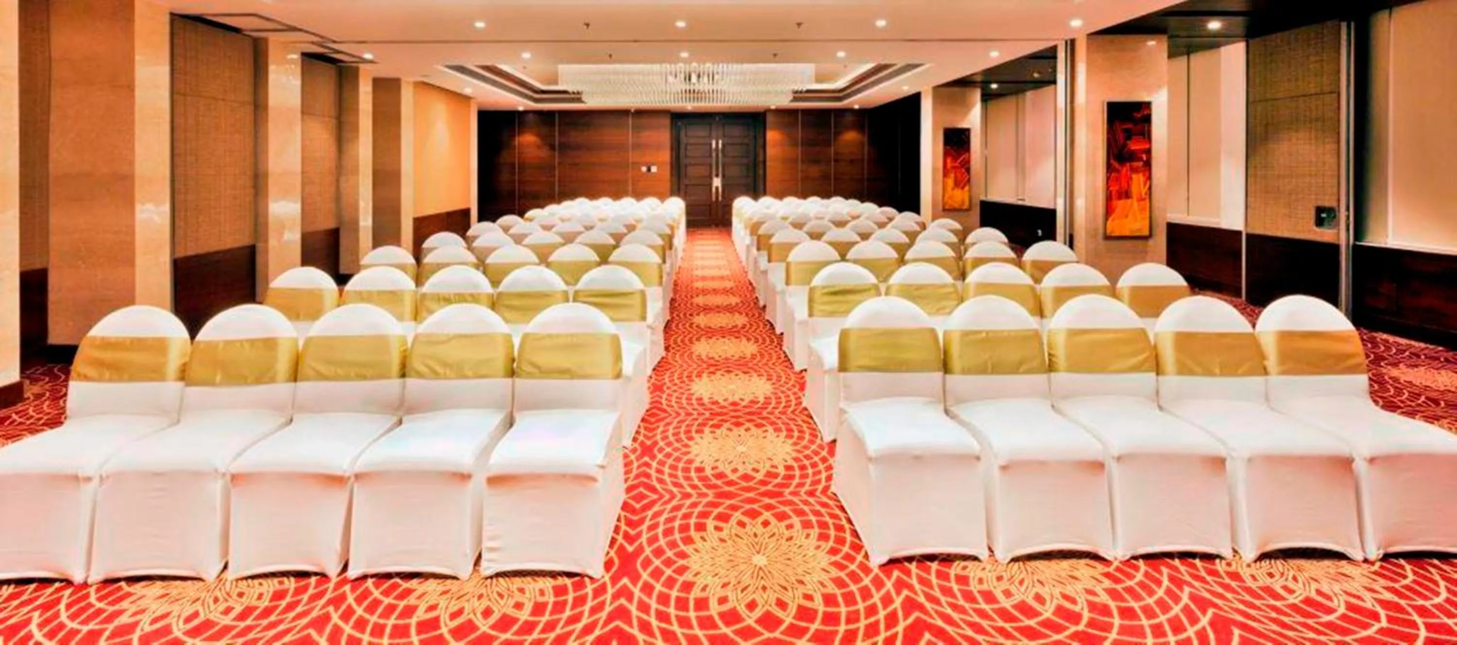 Banquet/Function facilities in Lemon Tree Hotel Lucknow
