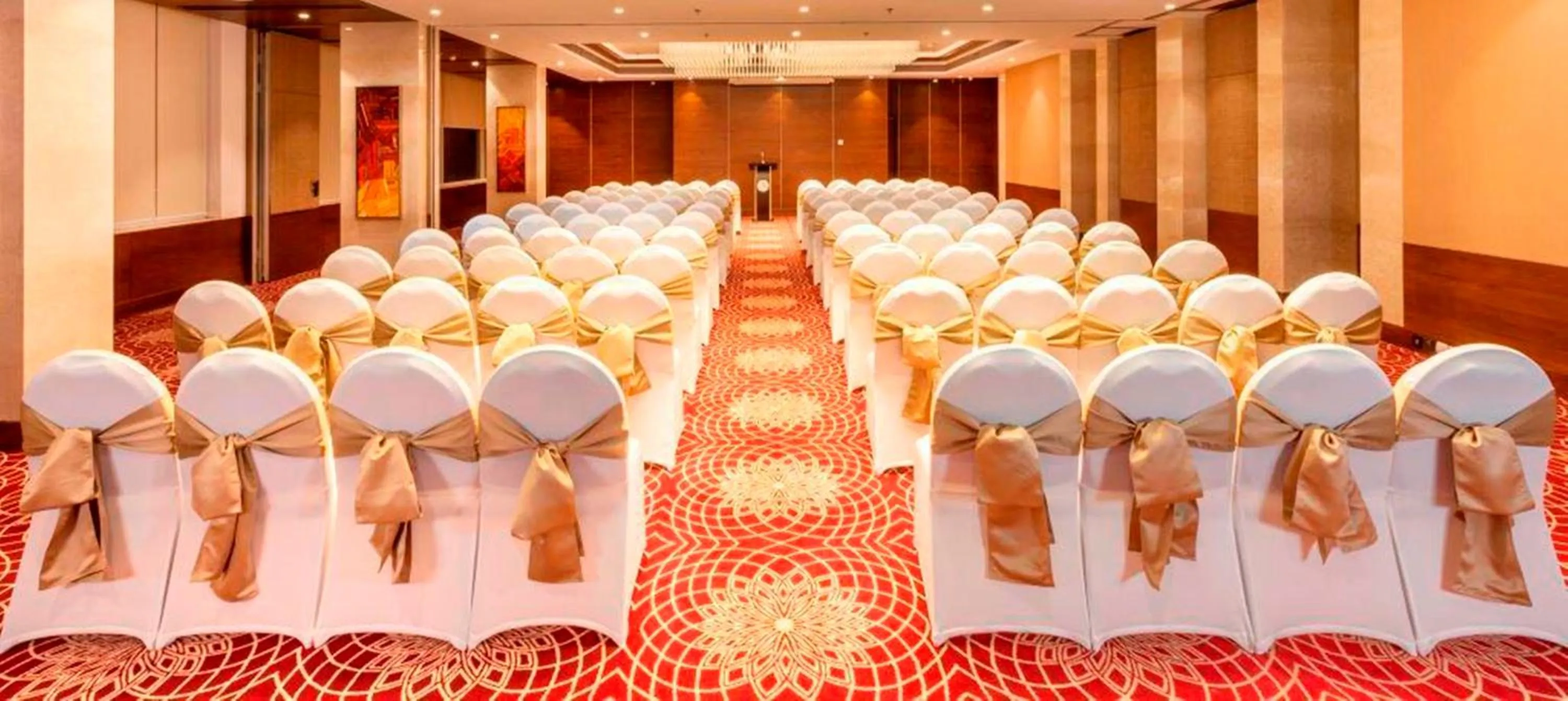 Banquet/Function facilities in Lemon Tree Hotel Lucknow