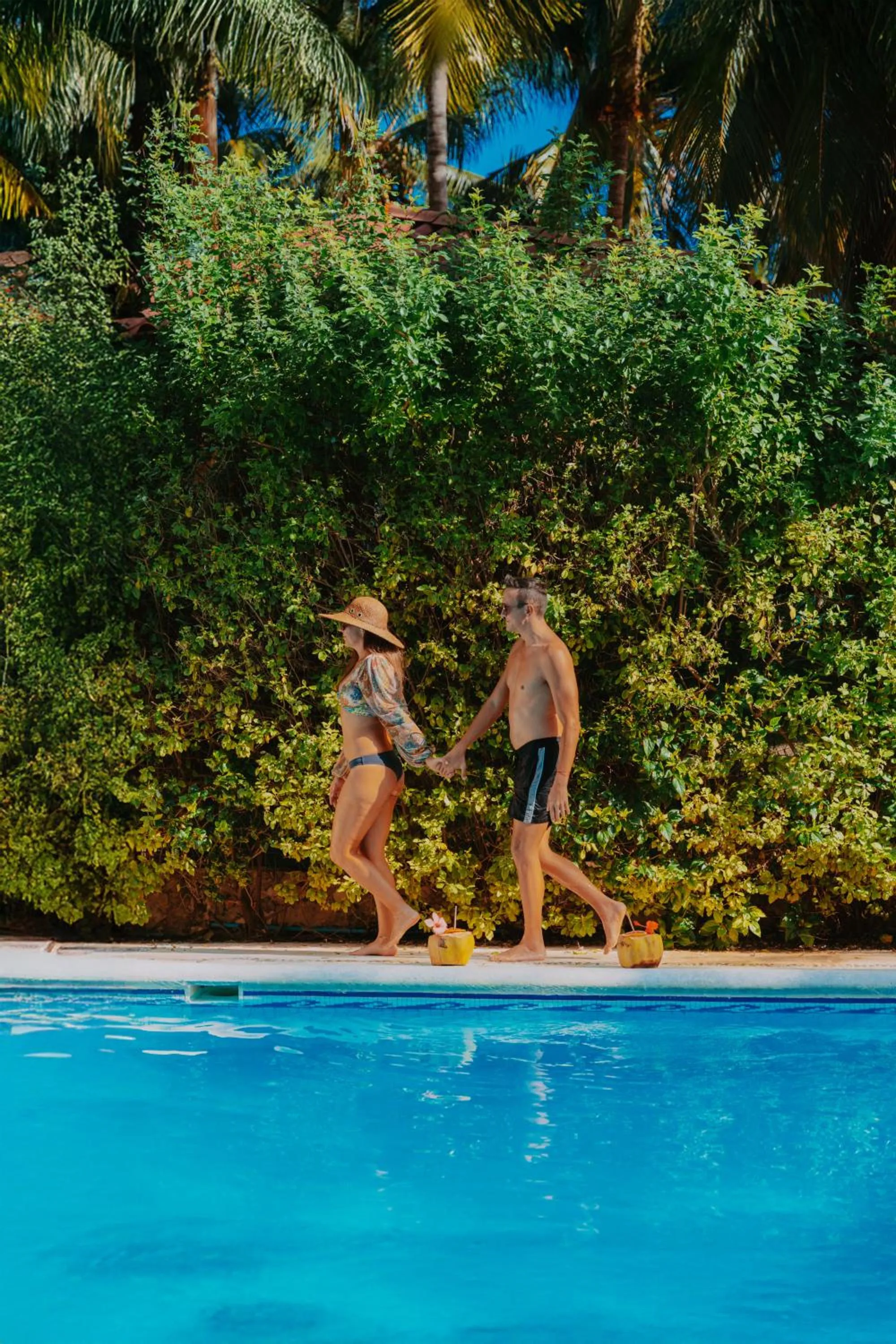 Swimming pool in Petit Lafitte Beach Front Hotel & Bungalows