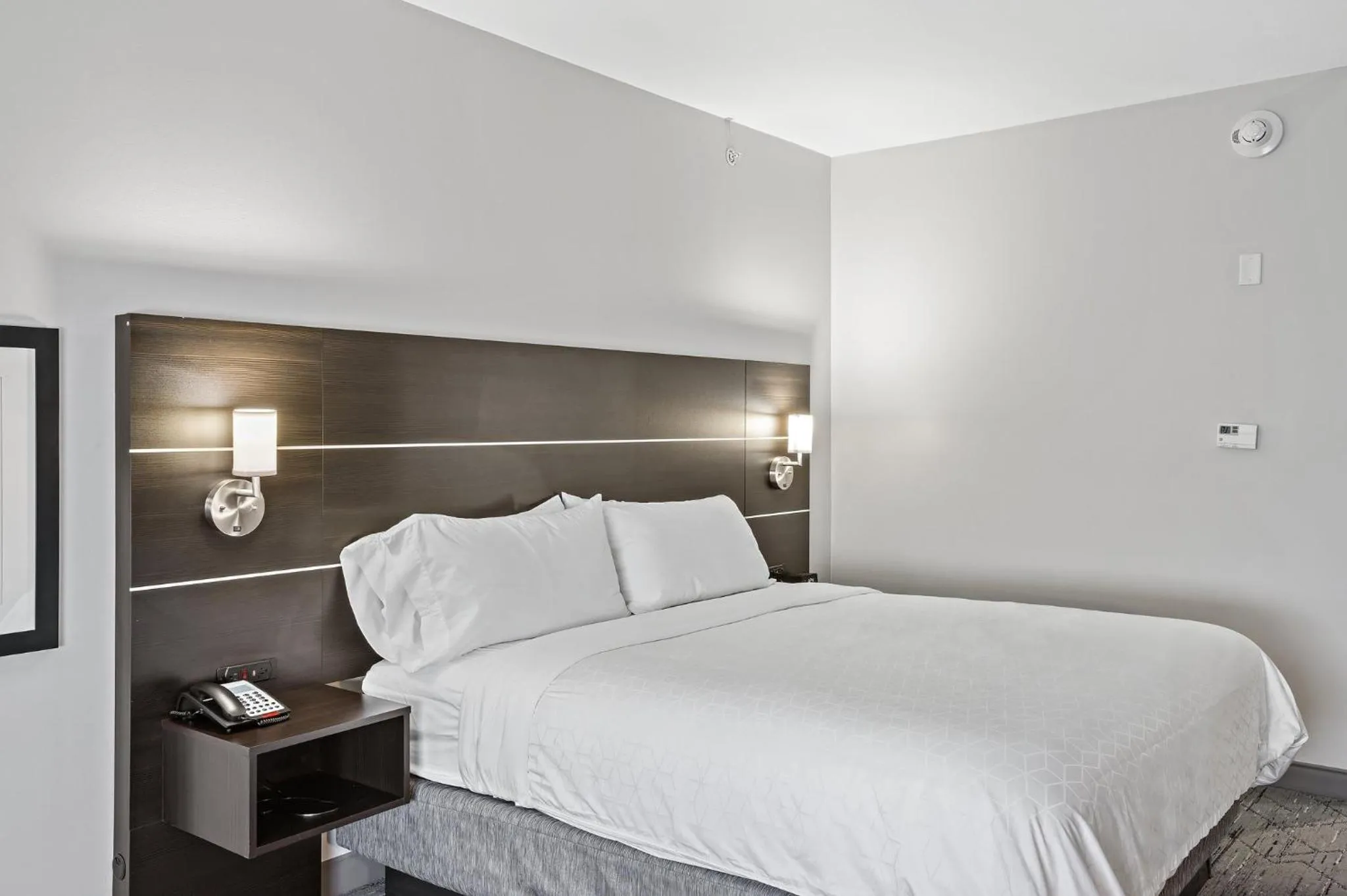 Photo of the whole room, Bed in Holiday Inn Express & Suites White Hall by IHG