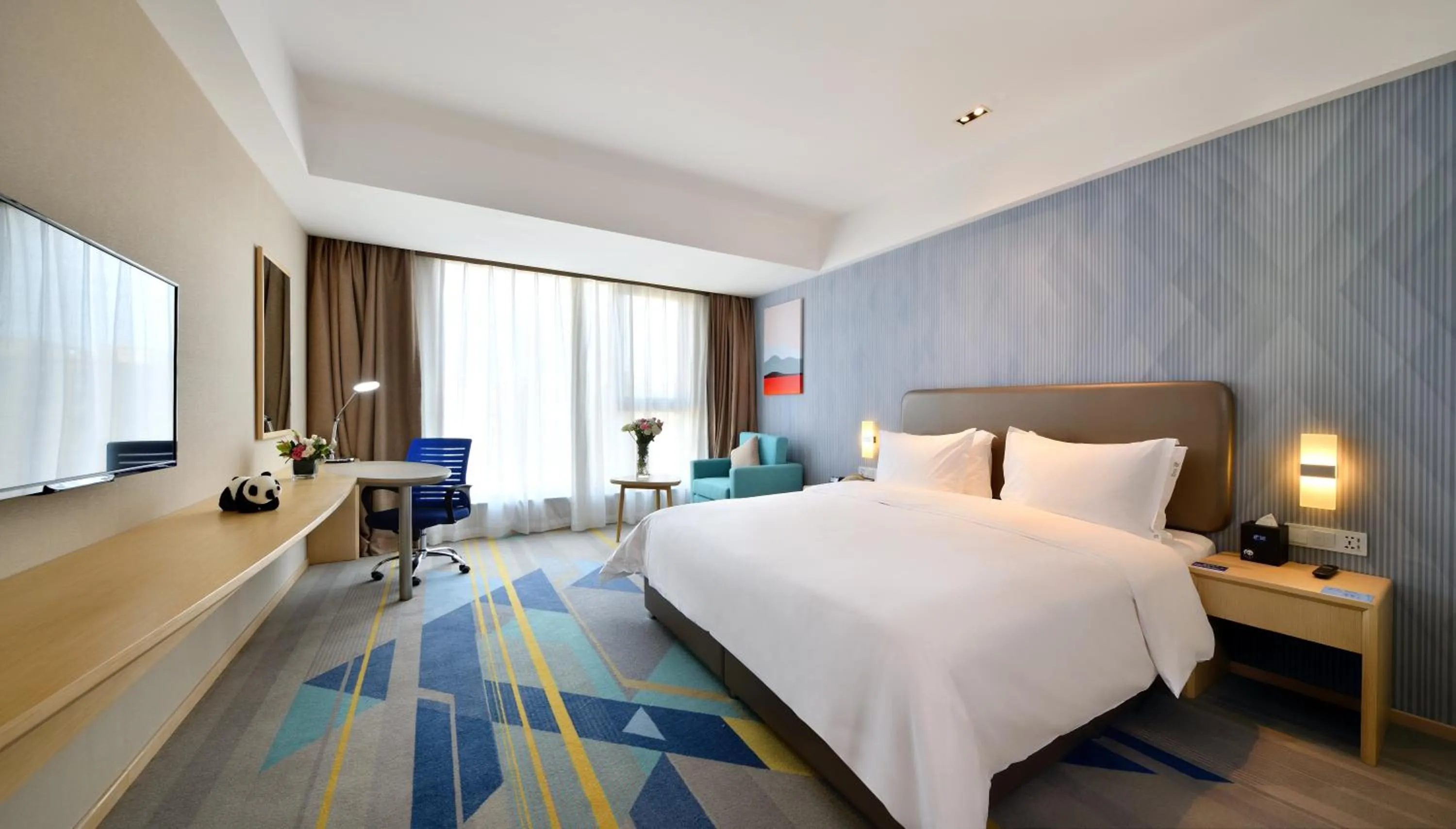 Photo of the whole room, Bed in Holiday Inn Express Chengdu Tianhe by IHG